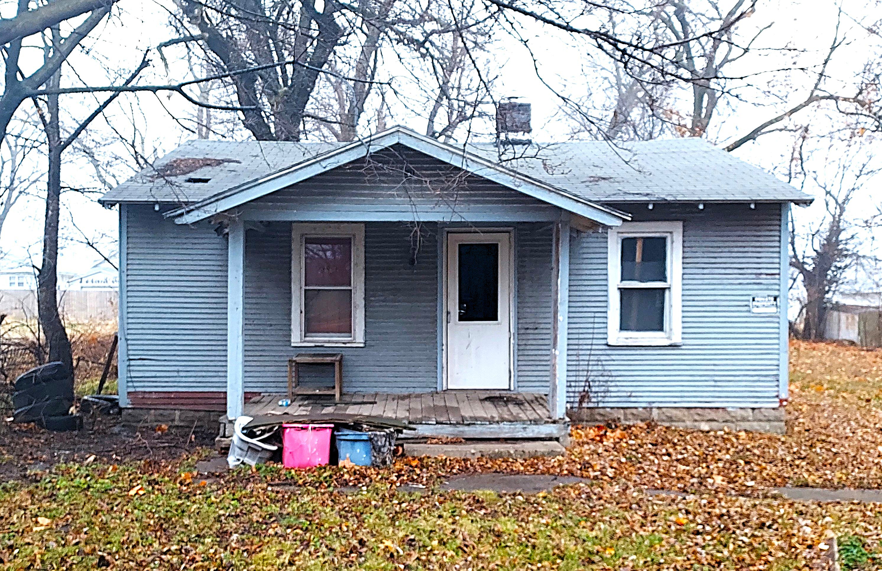 ($1-Bid) (No-Reserve) House 3.3 Miles from Millikin University and Close to Downtown Decatur, IL
