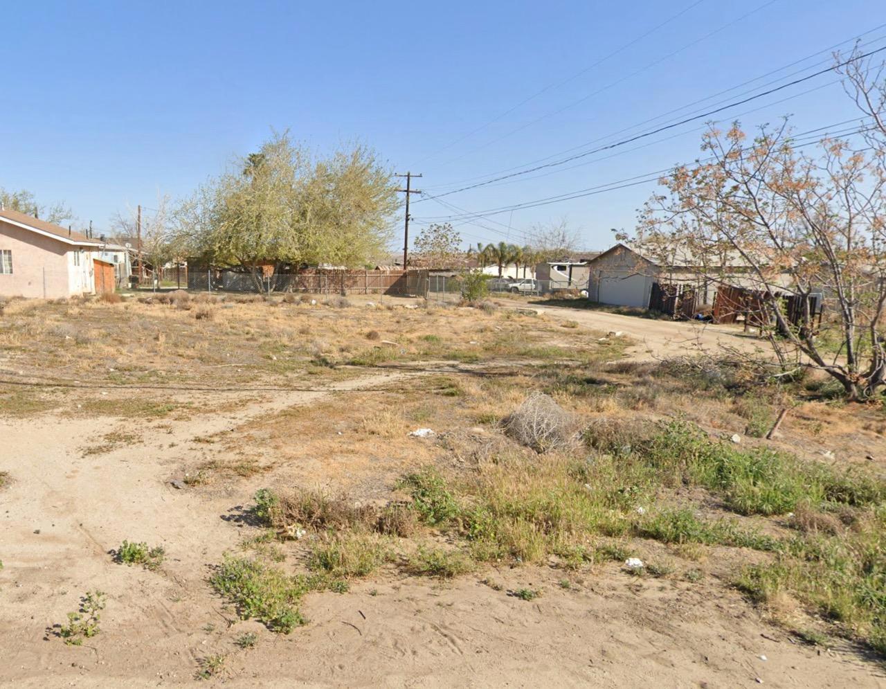 Corner, Undeveloped Lot in Residential Taft   Government Surplus Auction - Photo #2