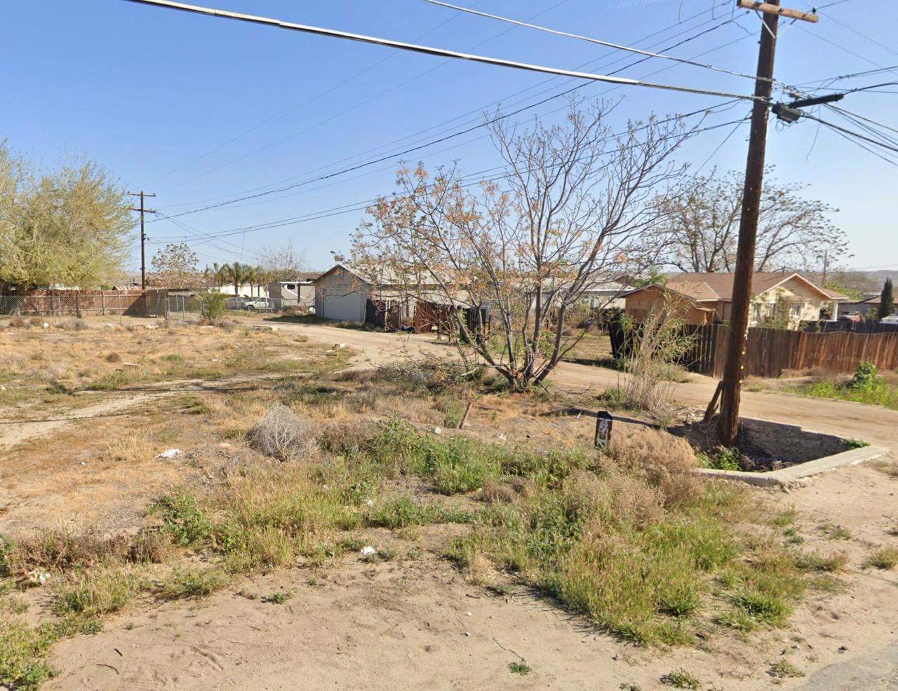 Corner, Undeveloped Lot in Residential Taft
