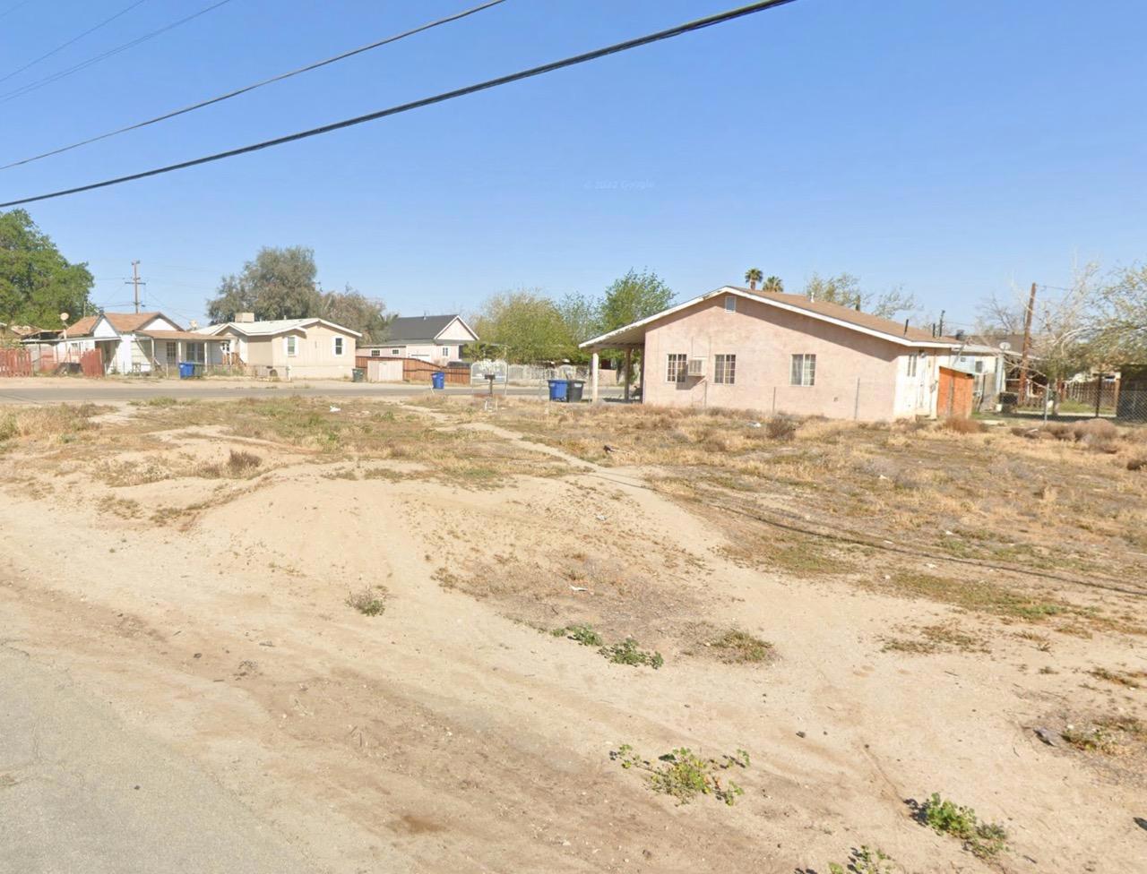 Corner, Undeveloped Lot in Residential Taft   Government Surplus Auction - Photo #4