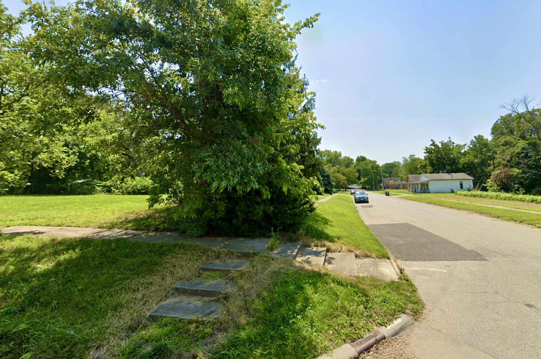 City Lot Near Millikin University in Decatur, IL   Government Surplus Auction - Photo #3