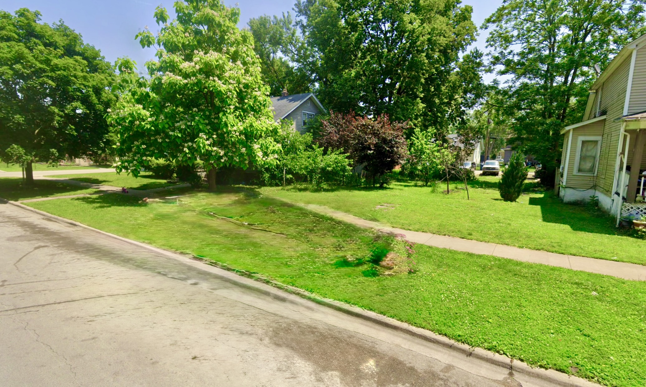 Large Residential Lot South-West of Chicago (Kankakee, IL)   Government Surplus Auction - Photo #2