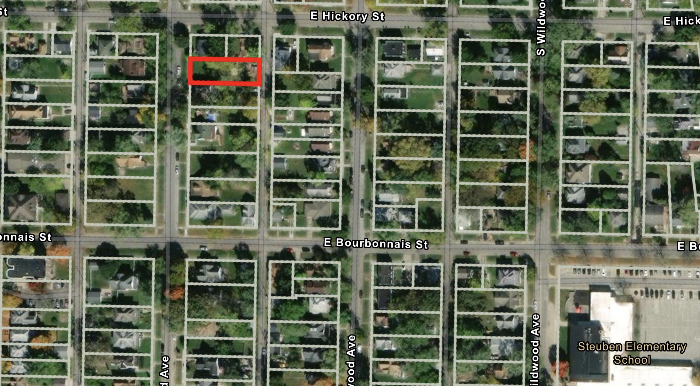 Large Residential Lot South-West of Chicago (Kankakee, IL)   Government Surplus Auction - Photo #6
