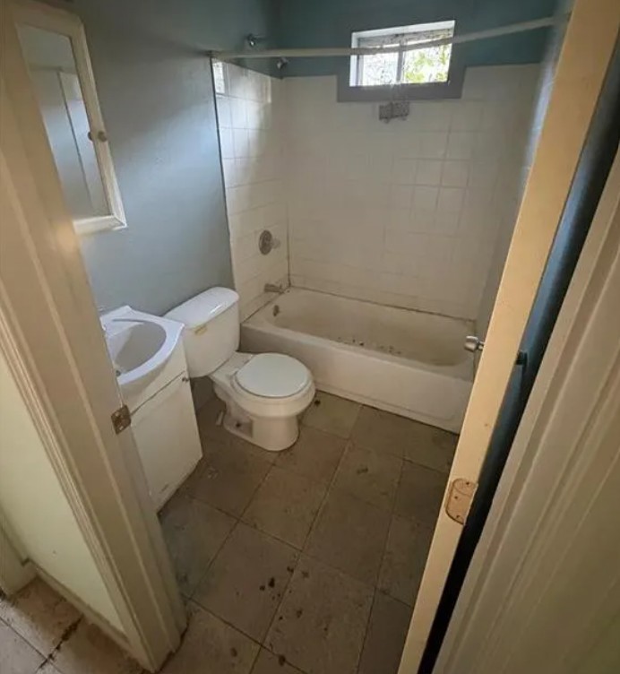 Investor Special! 2BR / 1BA Single Family Home New Orleans, Louisiana   Government Surplus Auction - Photo #4