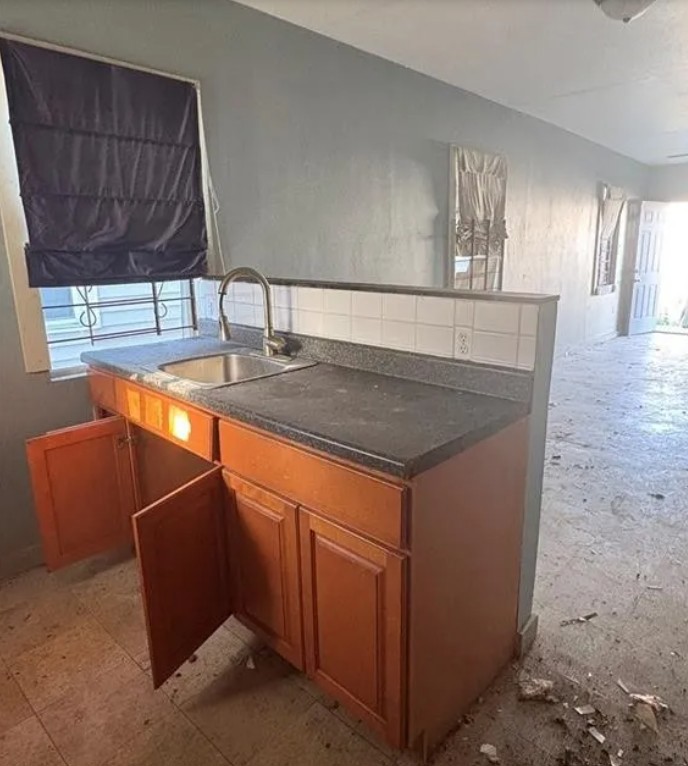 Investor Special! 2BR / 1BA Single Family Home New Orleans, Louisiana   Government Surplus Auction - Photo #5