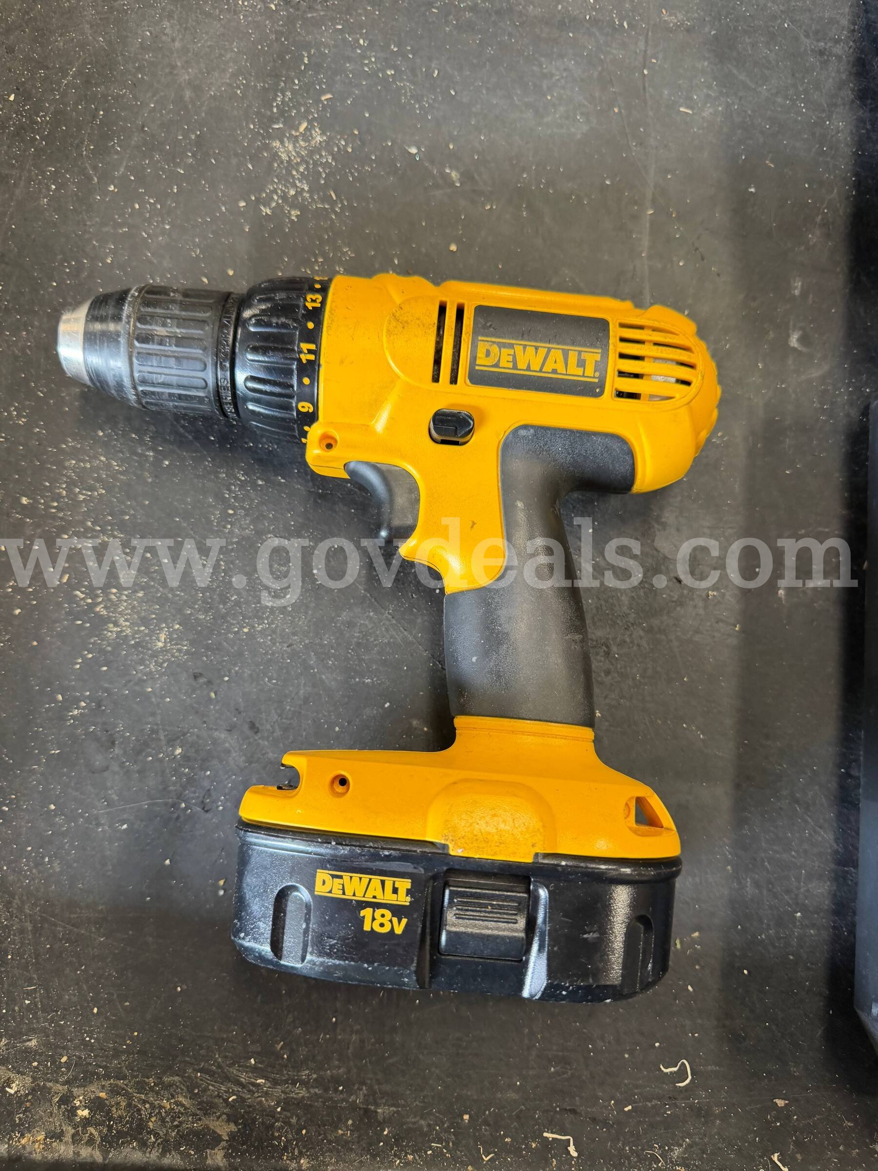 DeWALT cordless drill DeWALT DC970 Government Surplus Auction - Photo #2