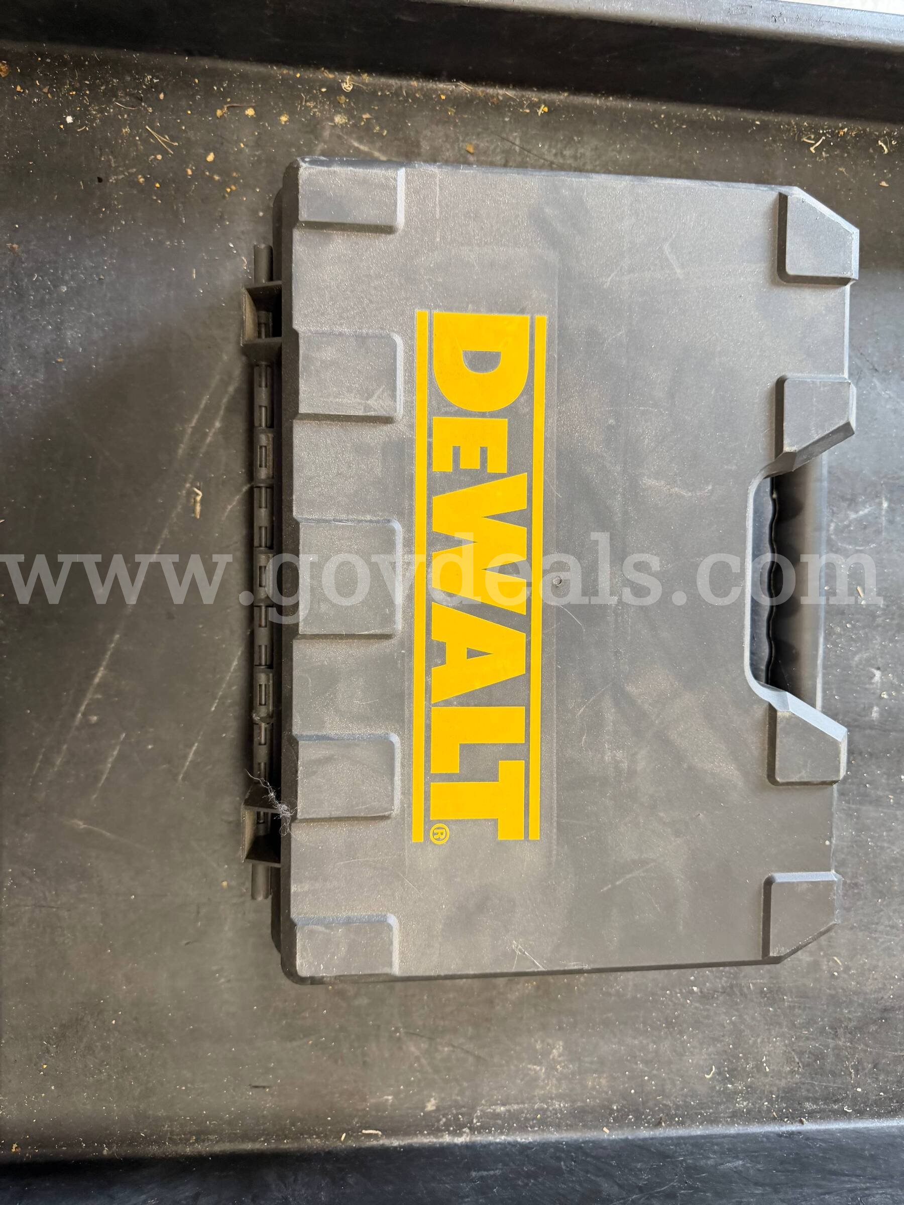 DeWALT cordless drill DeWALT DC970 Government Surplus Auction - Photo #3