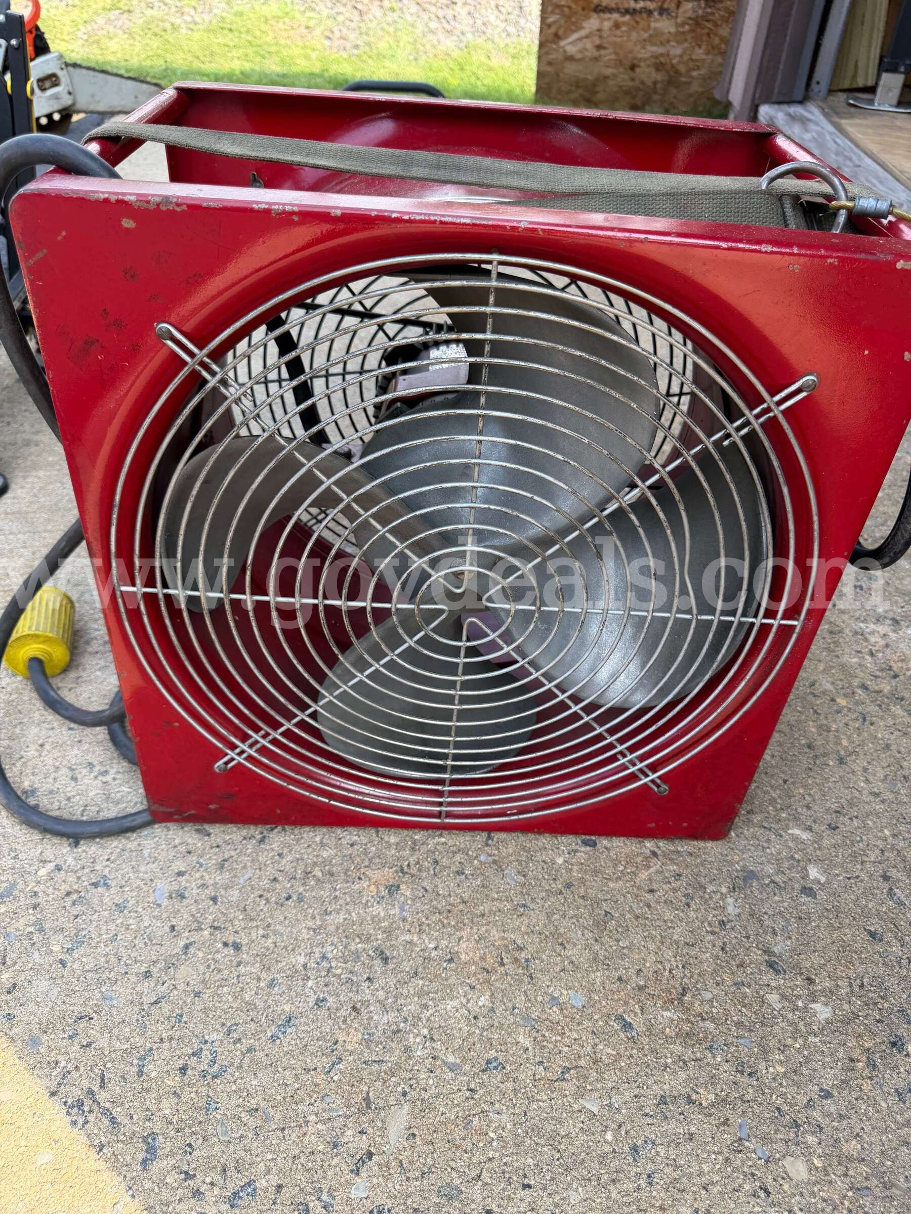 16" electric smoke ejector Super Vac P-164-SE Government Surplus Auction - Primary Photo