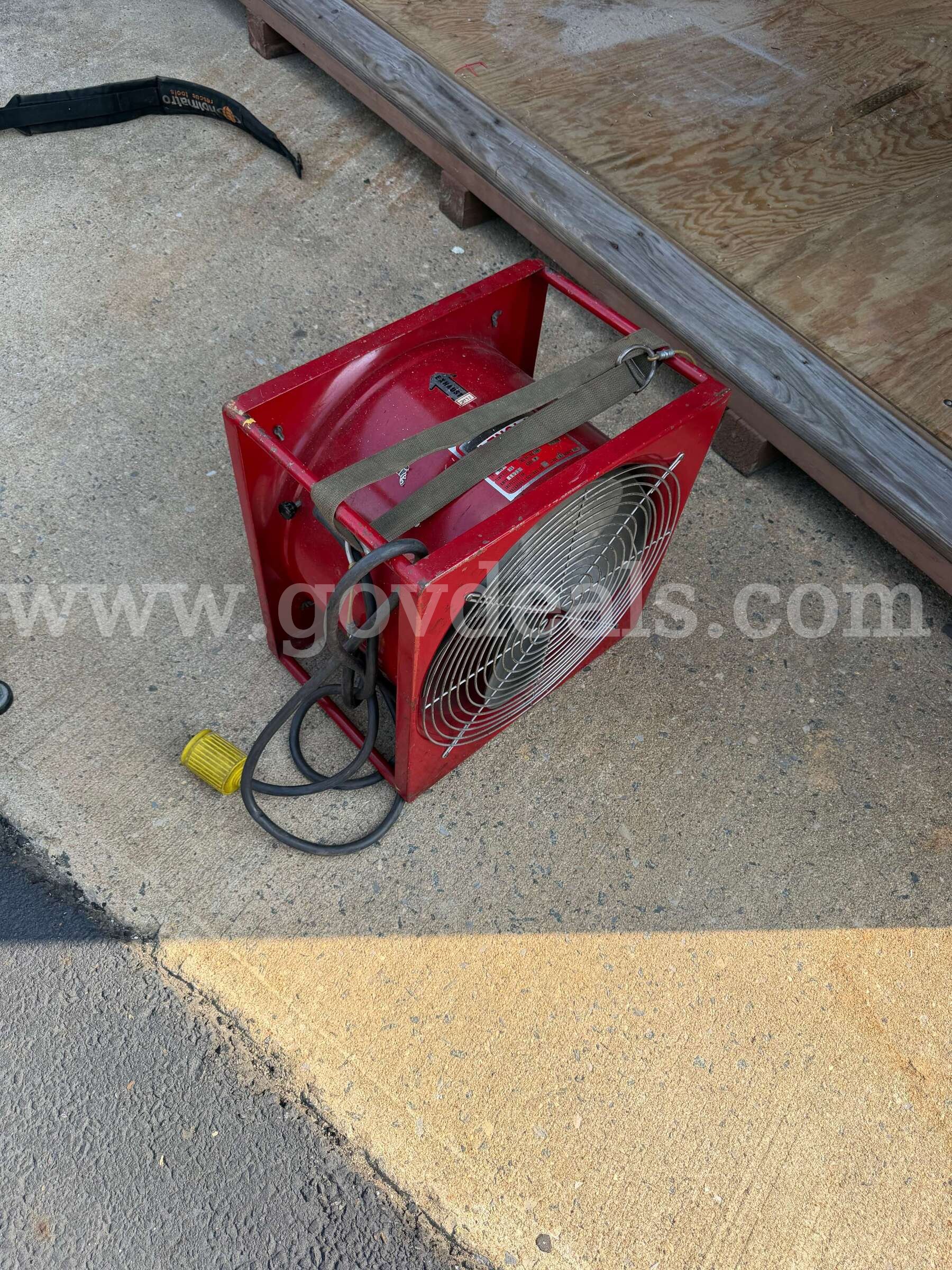 16" electric smoke ejector Super Vac P-164-SE Government Surplus Auction - Photo #3