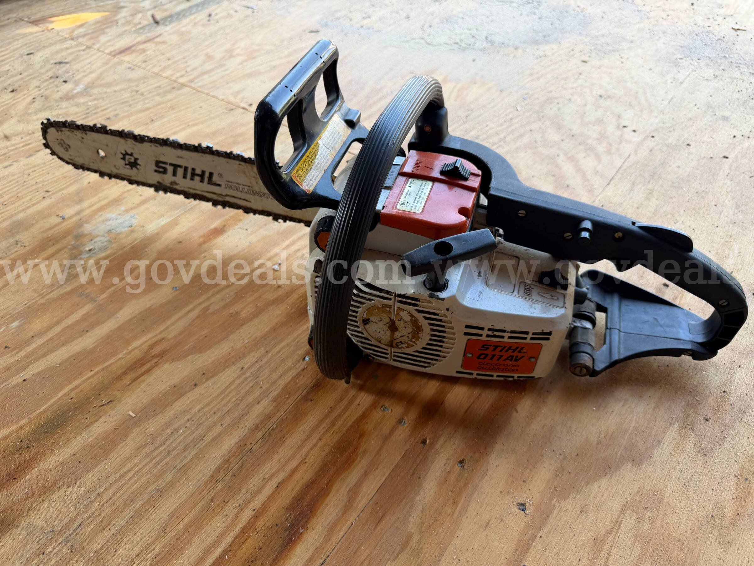 STIHL Chainsaw STIHL 011 AV  Government Surplus Auction - Photo #2