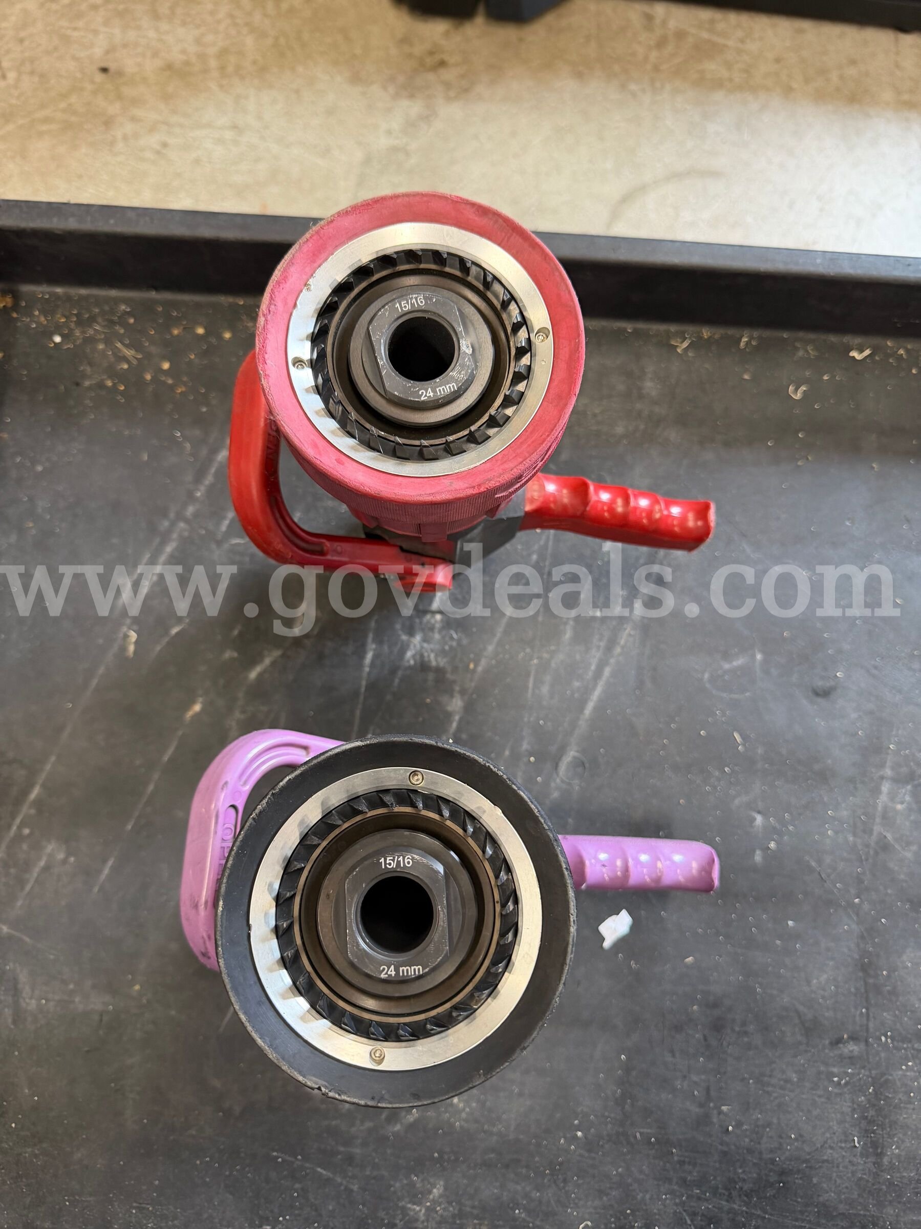 Akron pistol grip combination nozzles Akron  Government Surplus Auction - Photo #4