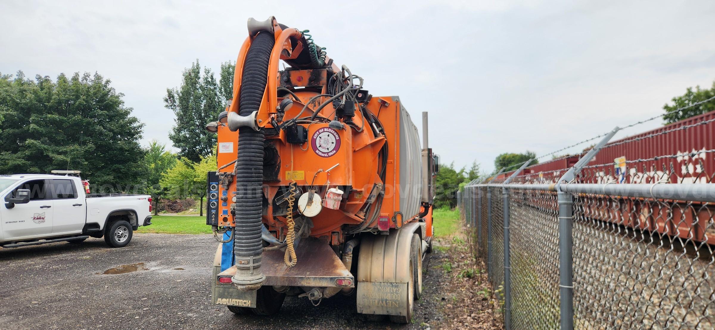 2003 Sterling LT7500 Sewer Jet Vac Sterling LT7500 Government Surplus Auction - Photo #3