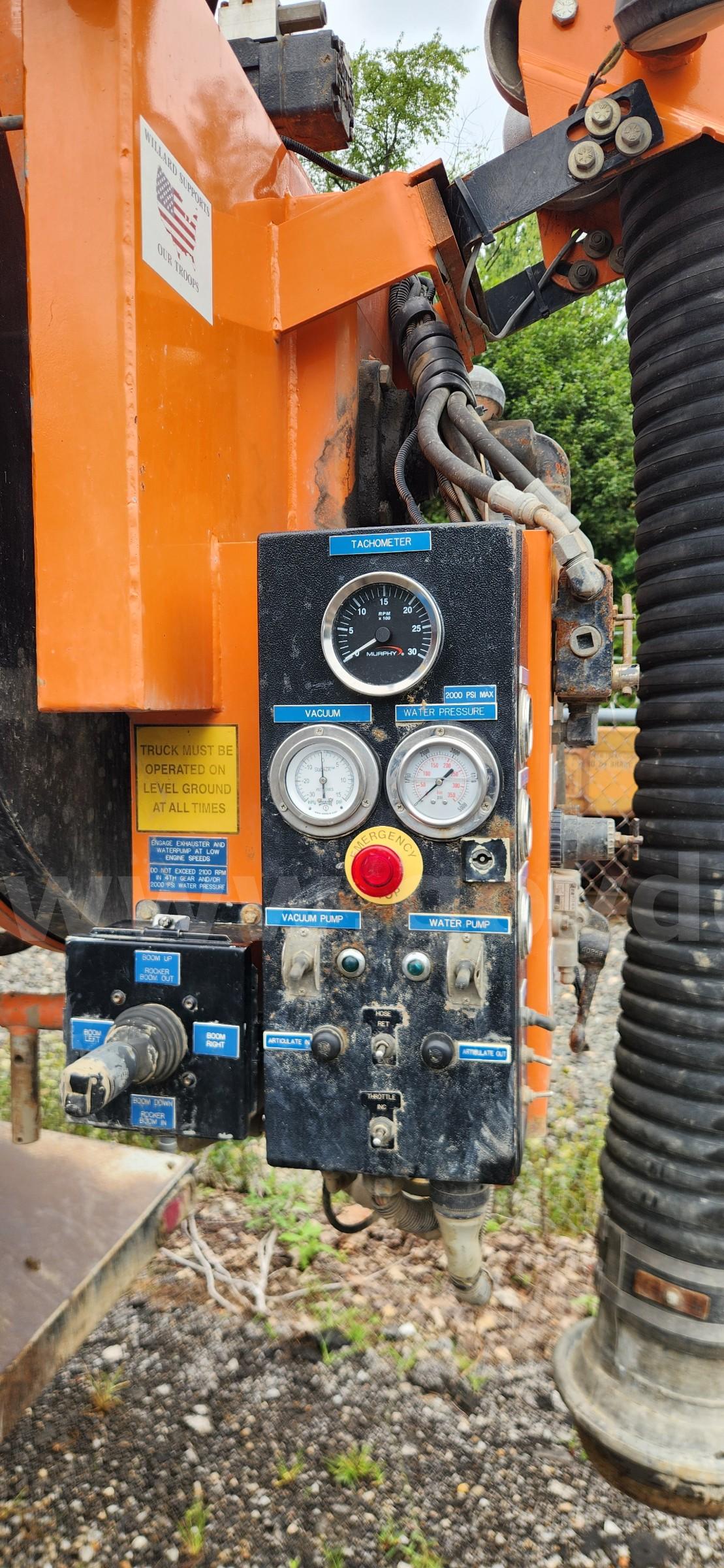 2003 Sterling LT7500 Sewer Jet Vac Sterling LT7500 Government Surplus Auction - Photo #5