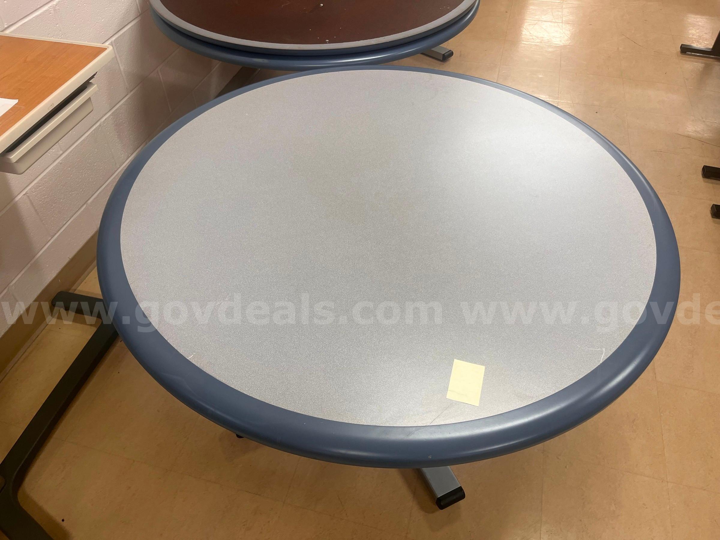 19 Chairs 5Tables   Government Surplus Auction - Photo #2