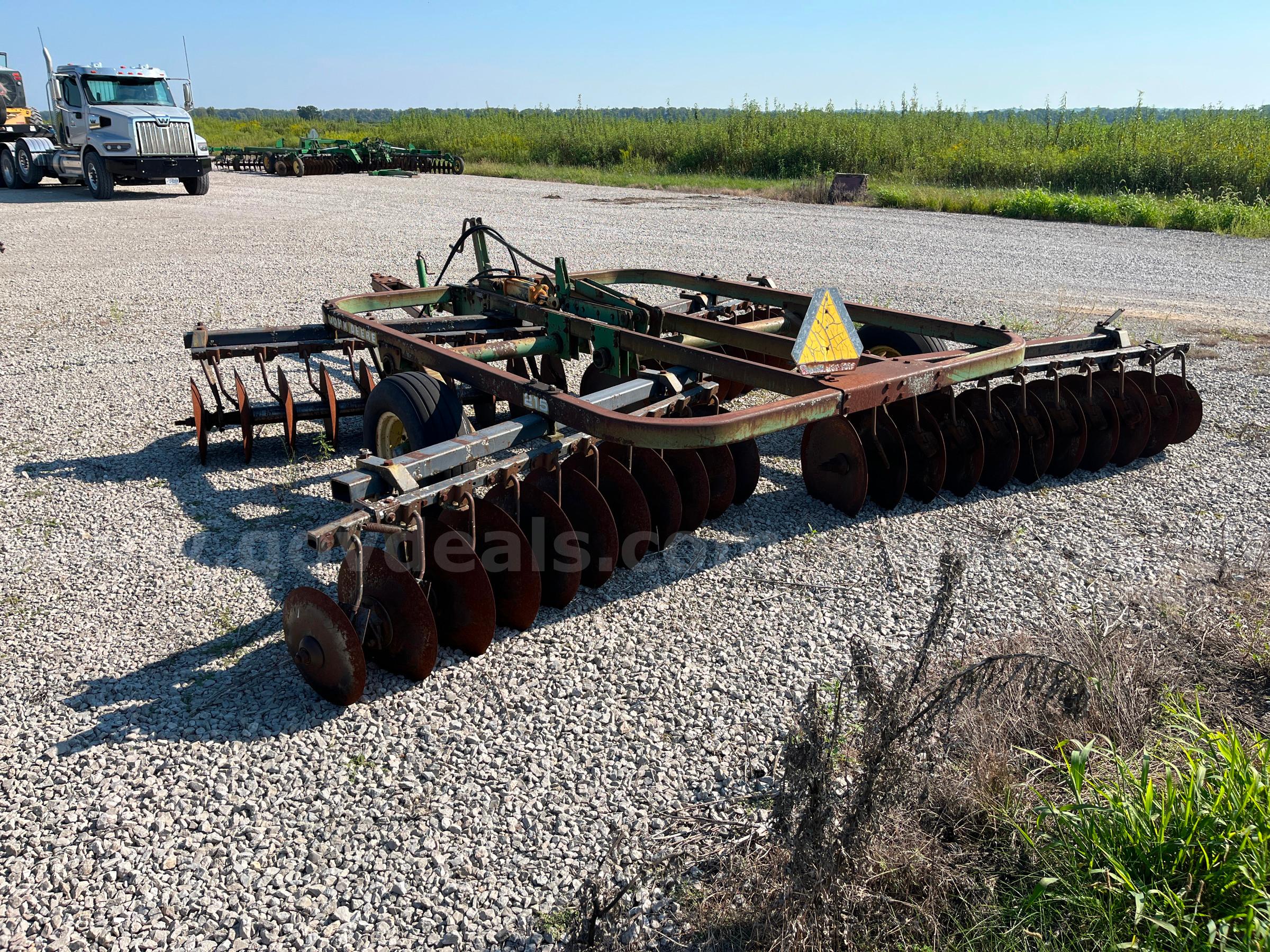 John Deere 215 Tandem Disc Harrow John Deere 215 Government Surplus Auction - Photo #5