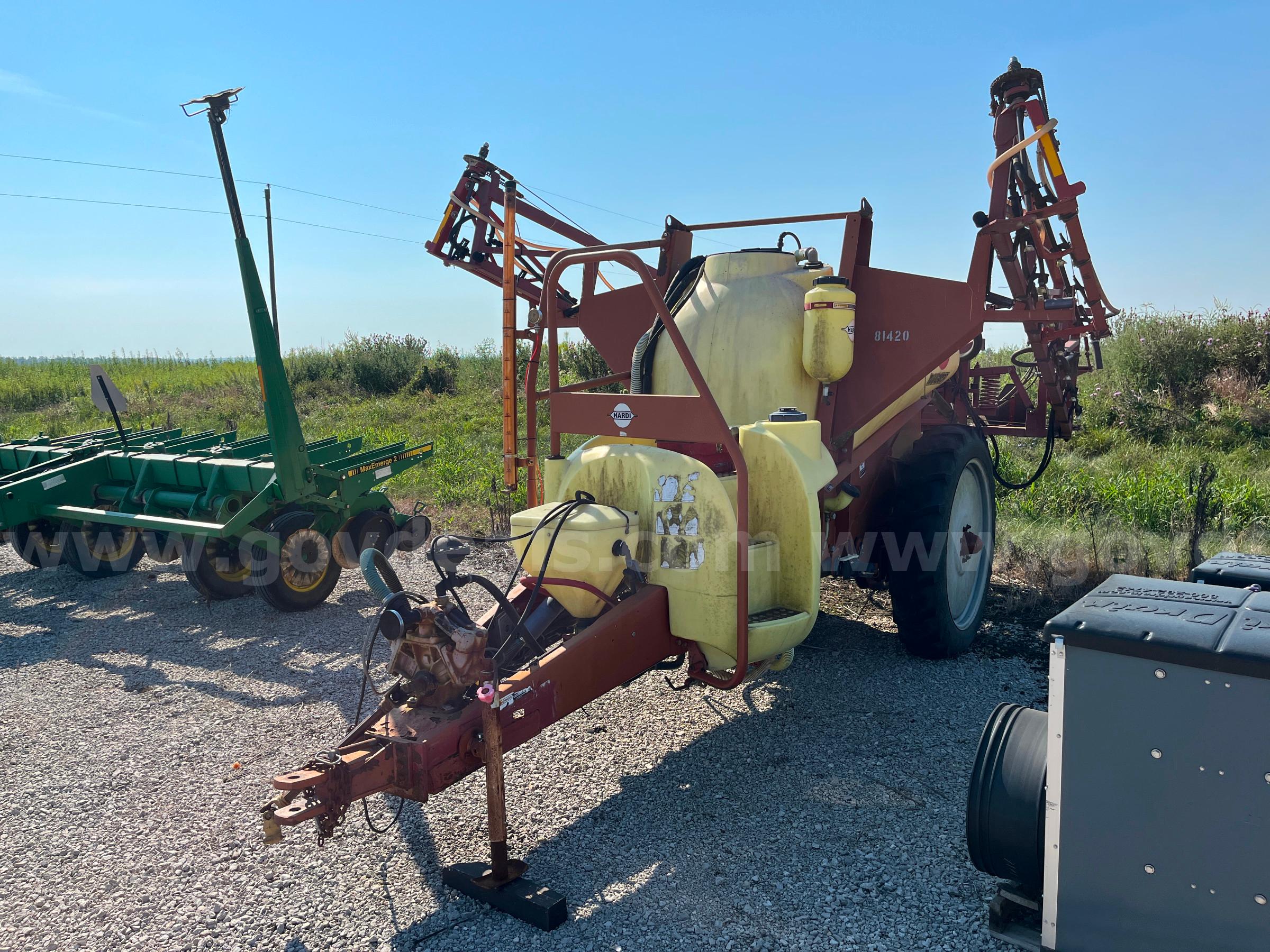 2003 Hardi Navigator 550 Field Sprayer Hardi 550 Government Surplus Auction - Primary Photo