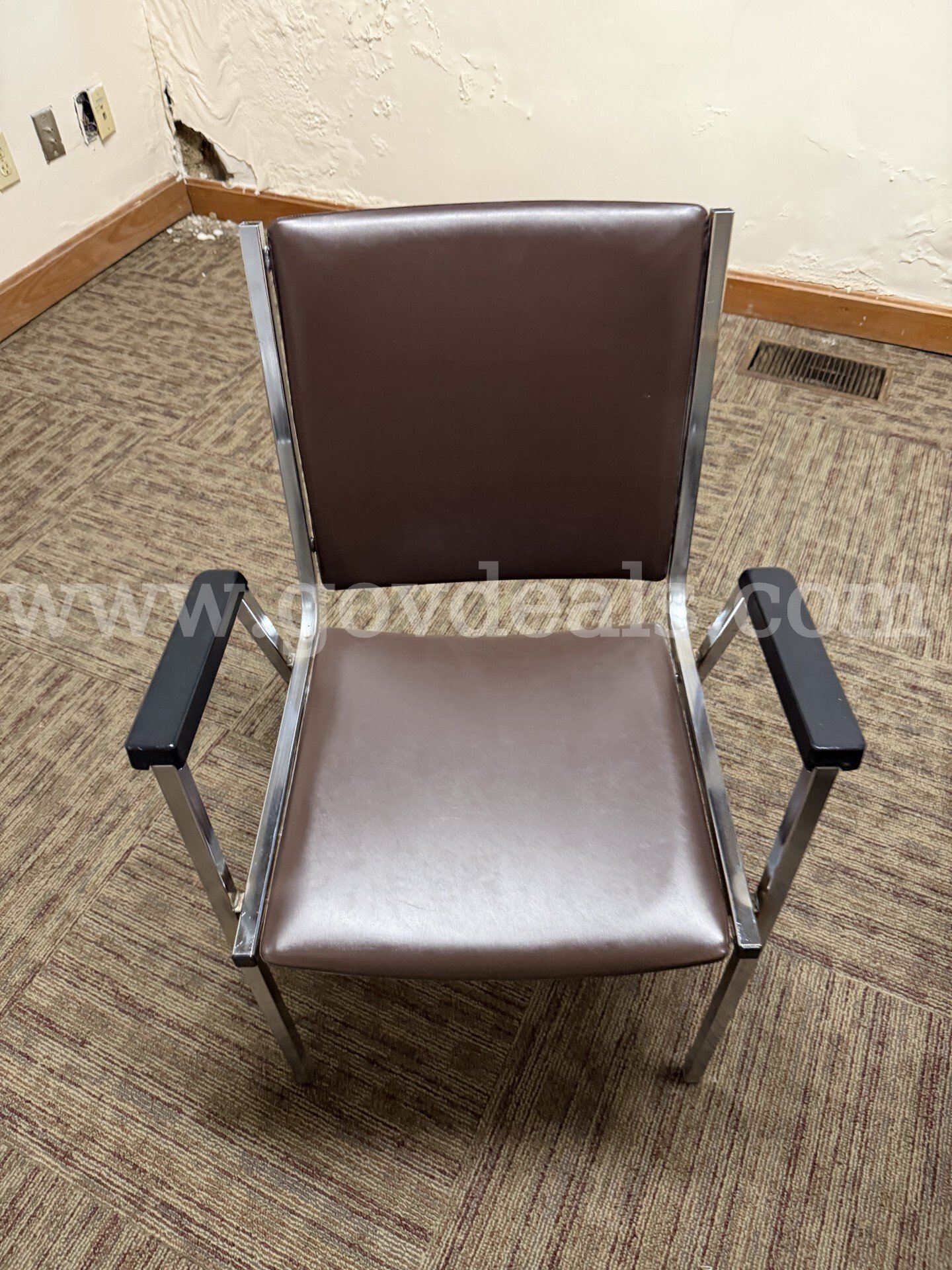 Brown Chair   Government Surplus Auction - Primary Photo