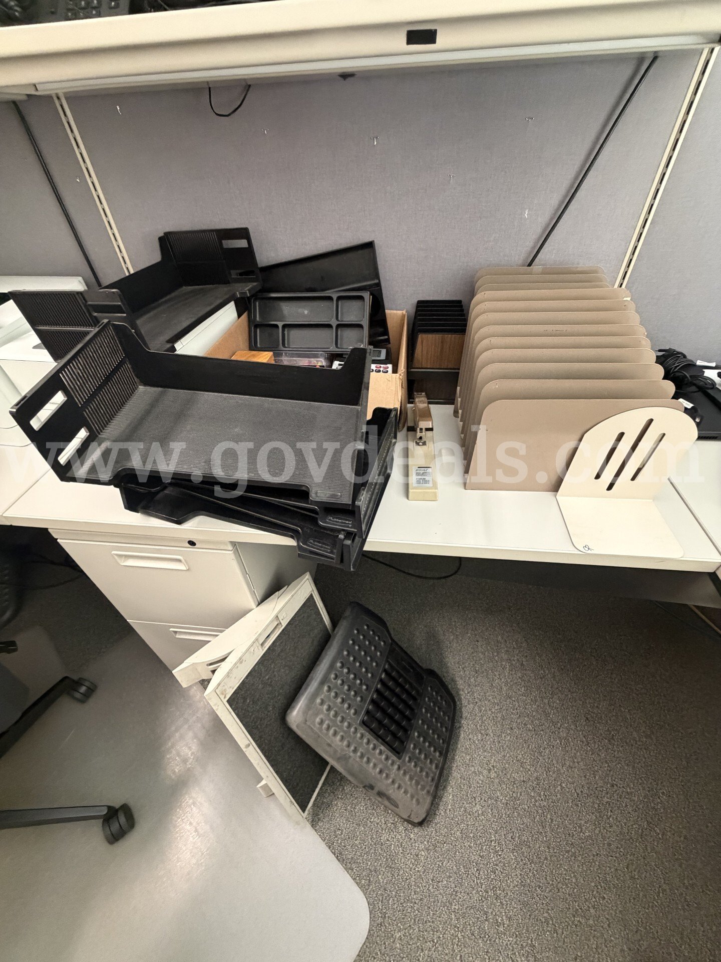 Miscellaneous Office Supplies   Government Surplus Auction - Primary Photo