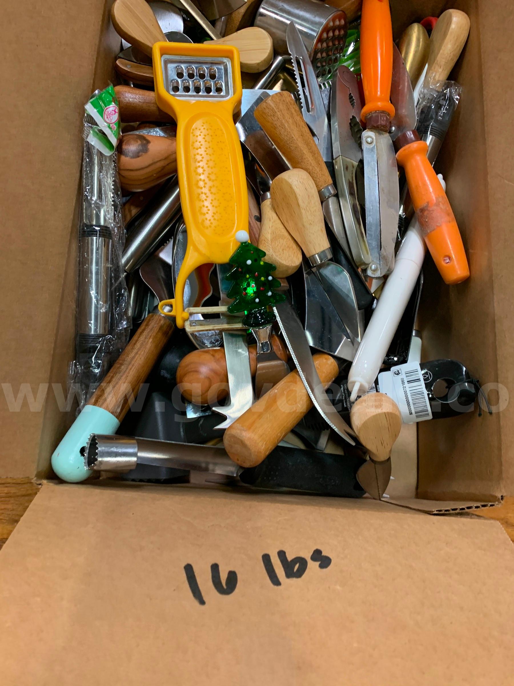 Box of Kitchenware   Government Surplus Auction - Photo #2