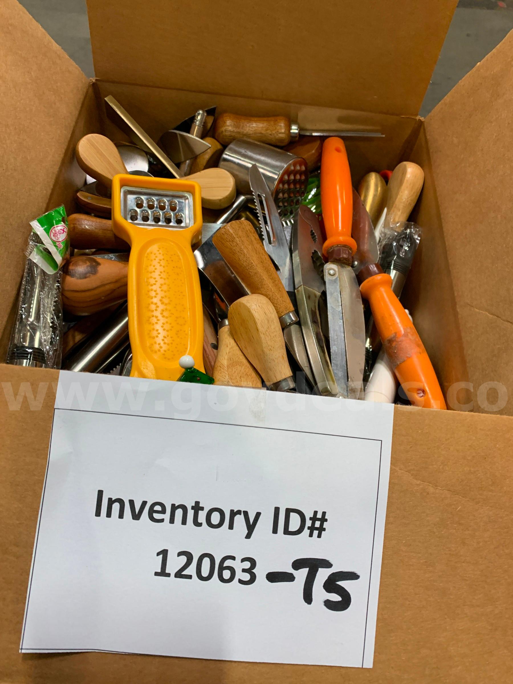 Box of Kitchenware   Government Surplus Auction - Photo #3