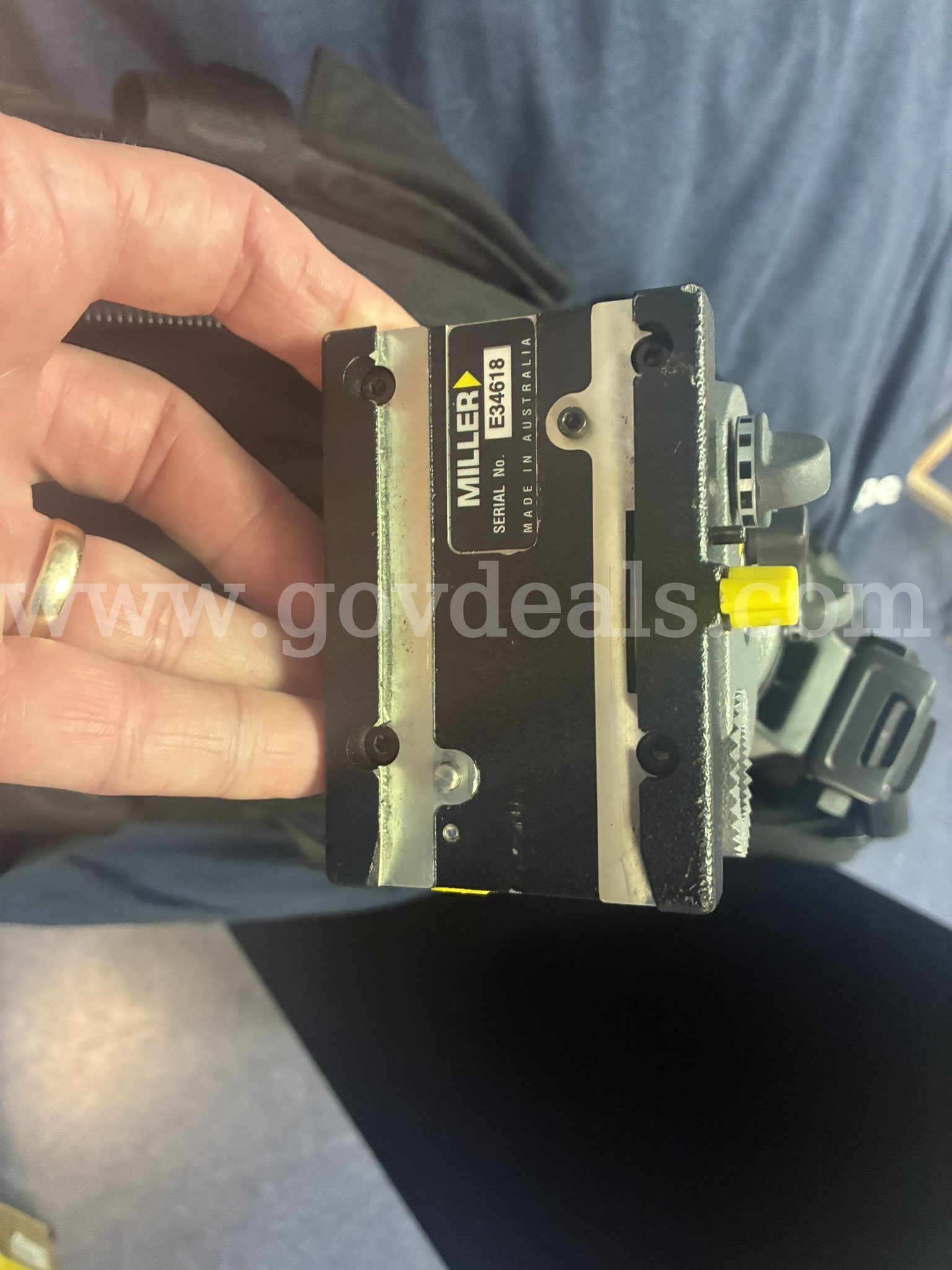 Miller Tri-pod with bag Miller DS 20 Government Surplus Auction - Photo #2