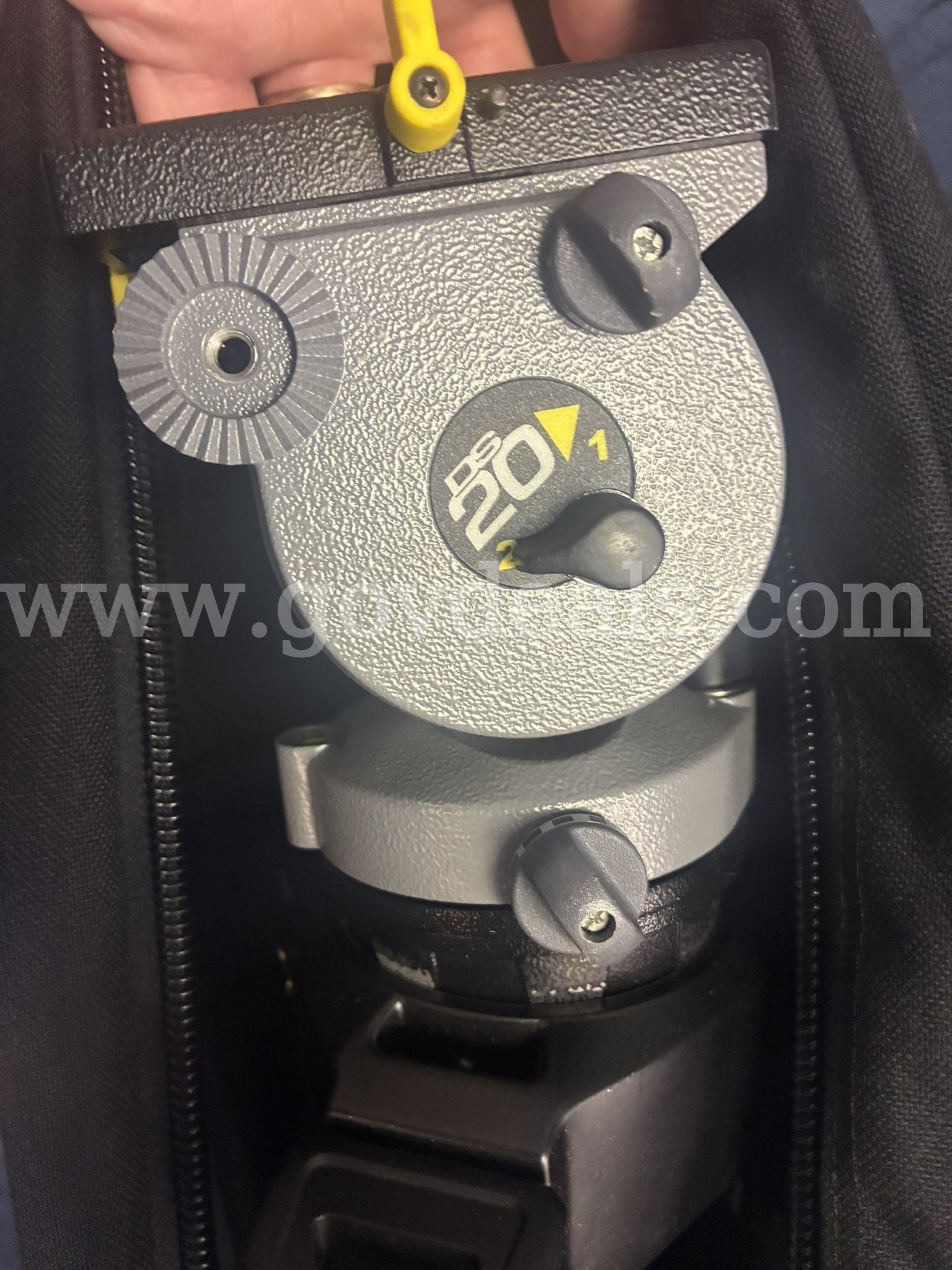 Miller Tri-pod with bag Miller DS 20 Government Surplus Auction - Photo #3
