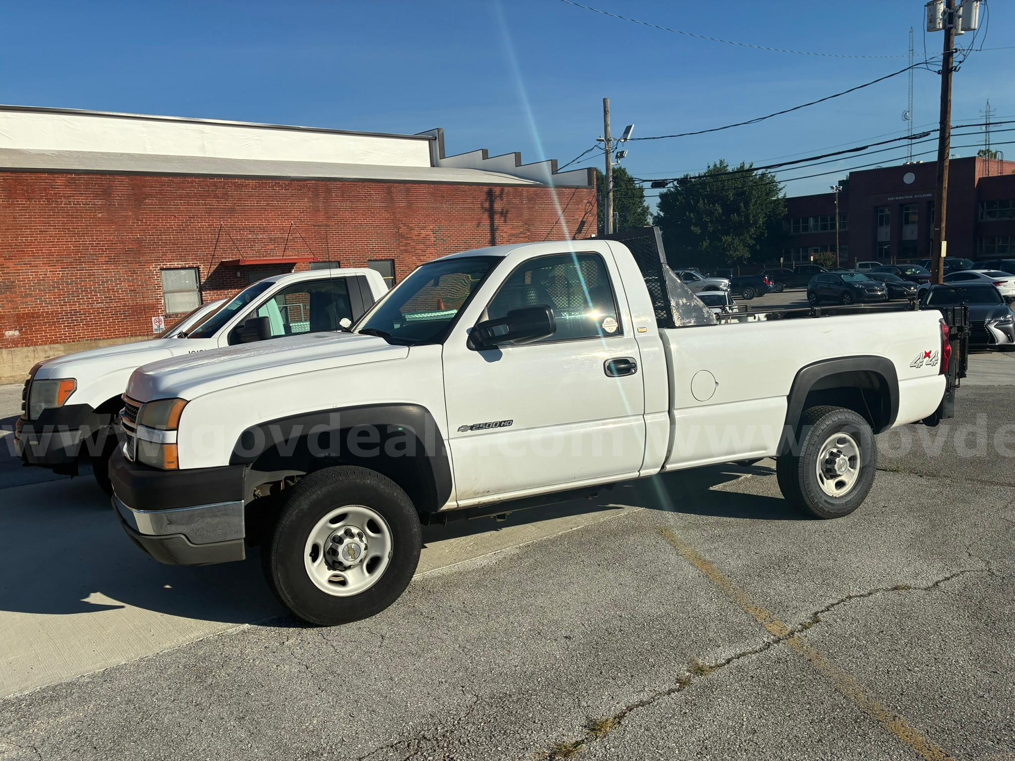 2005 Chevrolet Silverado 2500HD Work Truck Long Bed 4WD Chevrolet Silverado 2500HD Government Surplus Auction - Photo #3