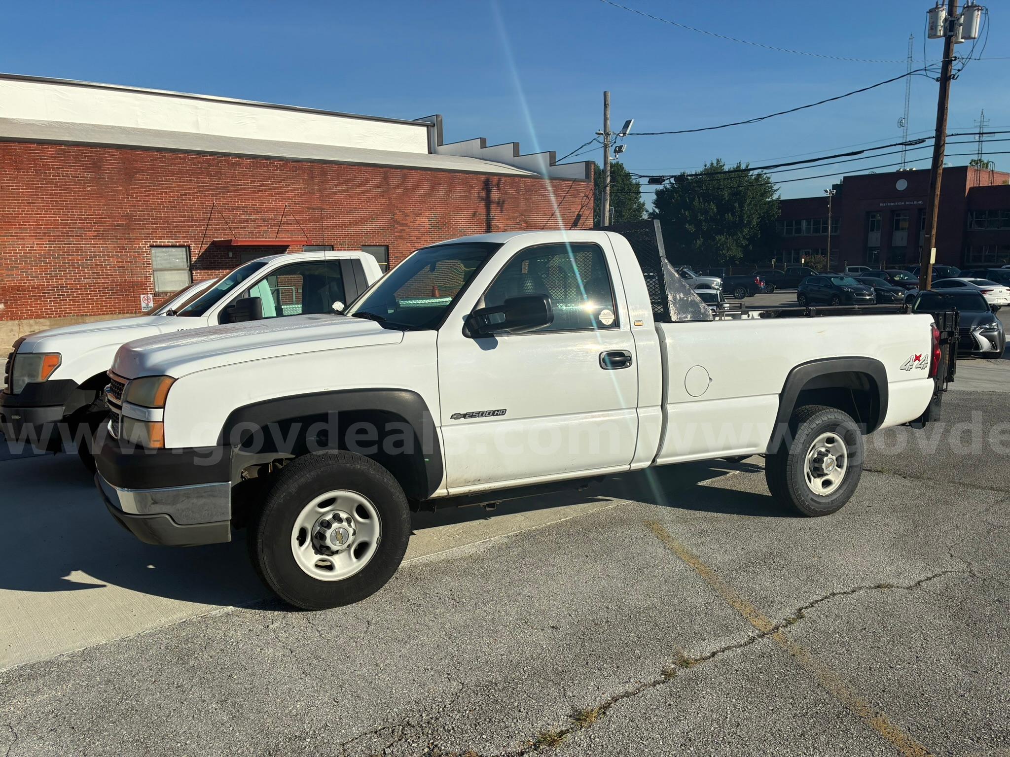 2005 Chevrolet Silverado 2500HD Work Truck Long Bed 4WD Chevrolet Silverado 2500HD Government Surplus Auction - Photo #4