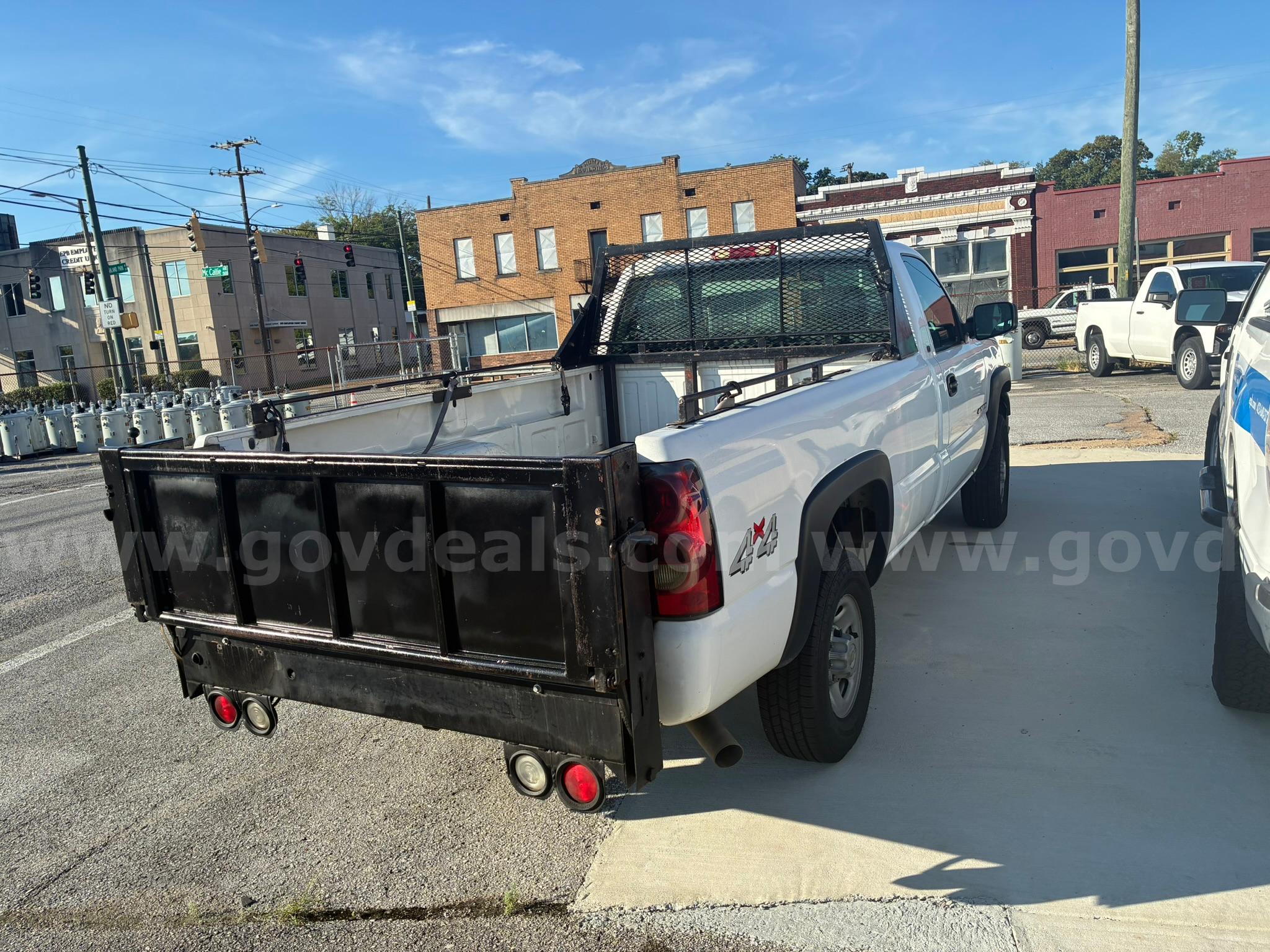 2005 Chevrolet Silverado 2500HD Work Truck Long Bed 4WD Chevrolet Silverado 2500HD Government Surplus Auction - Photo #6