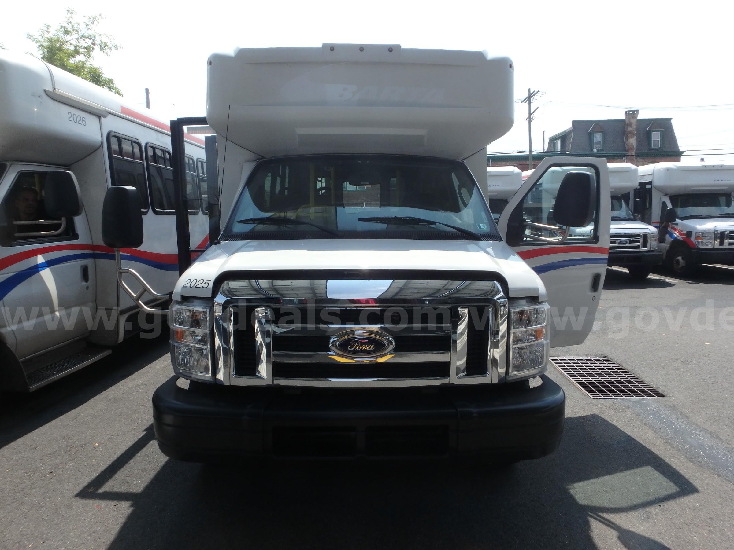 2021 Ford Econoline E450 Cutaway Bus Unit # 2025 Ford E450 Government Surplus Auction - Photo #2