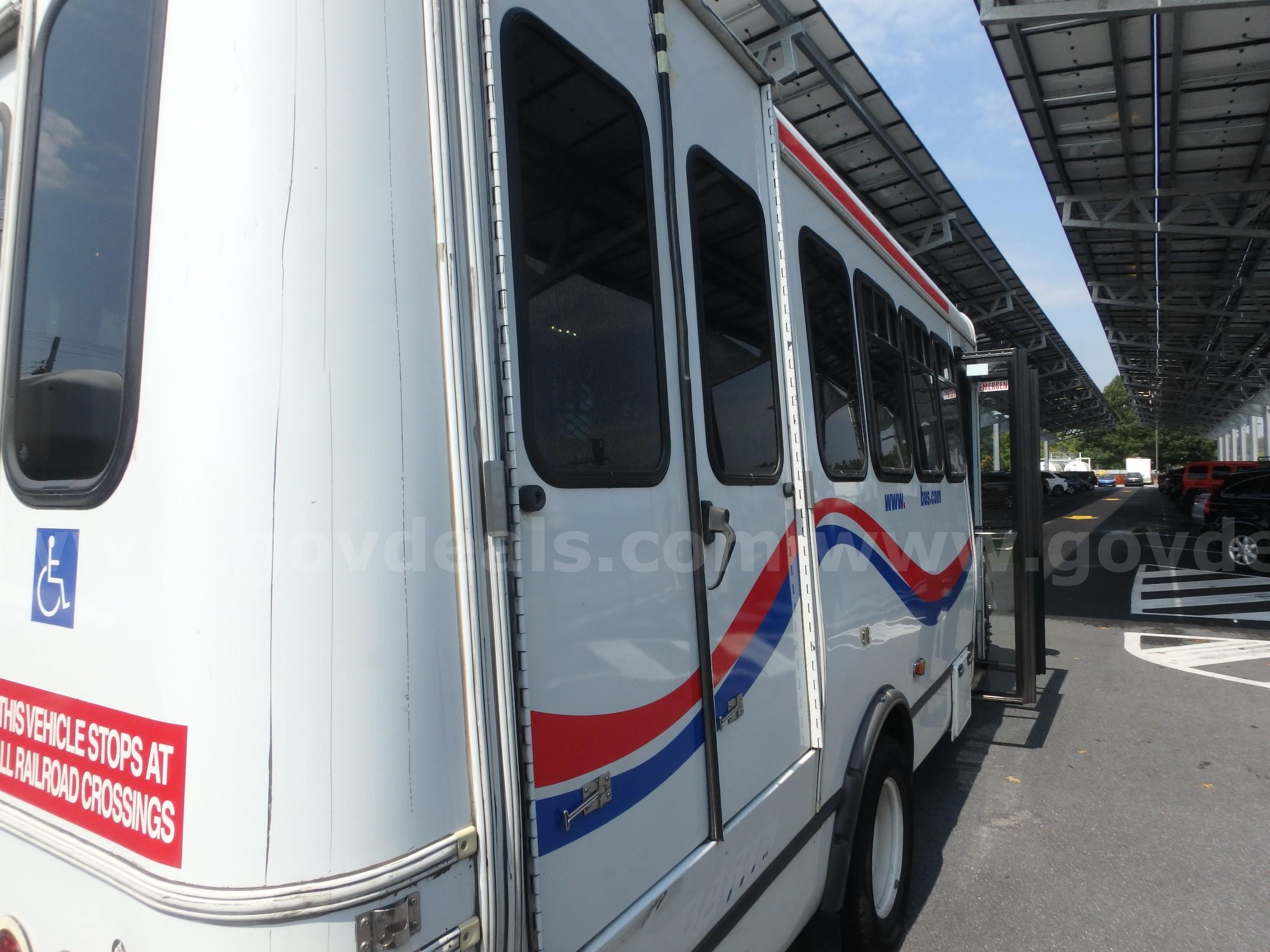 2021 Ford Econoline E450 Cutaway Bus Unit # 2025 Ford E450 Government Surplus Auction - Photo #3