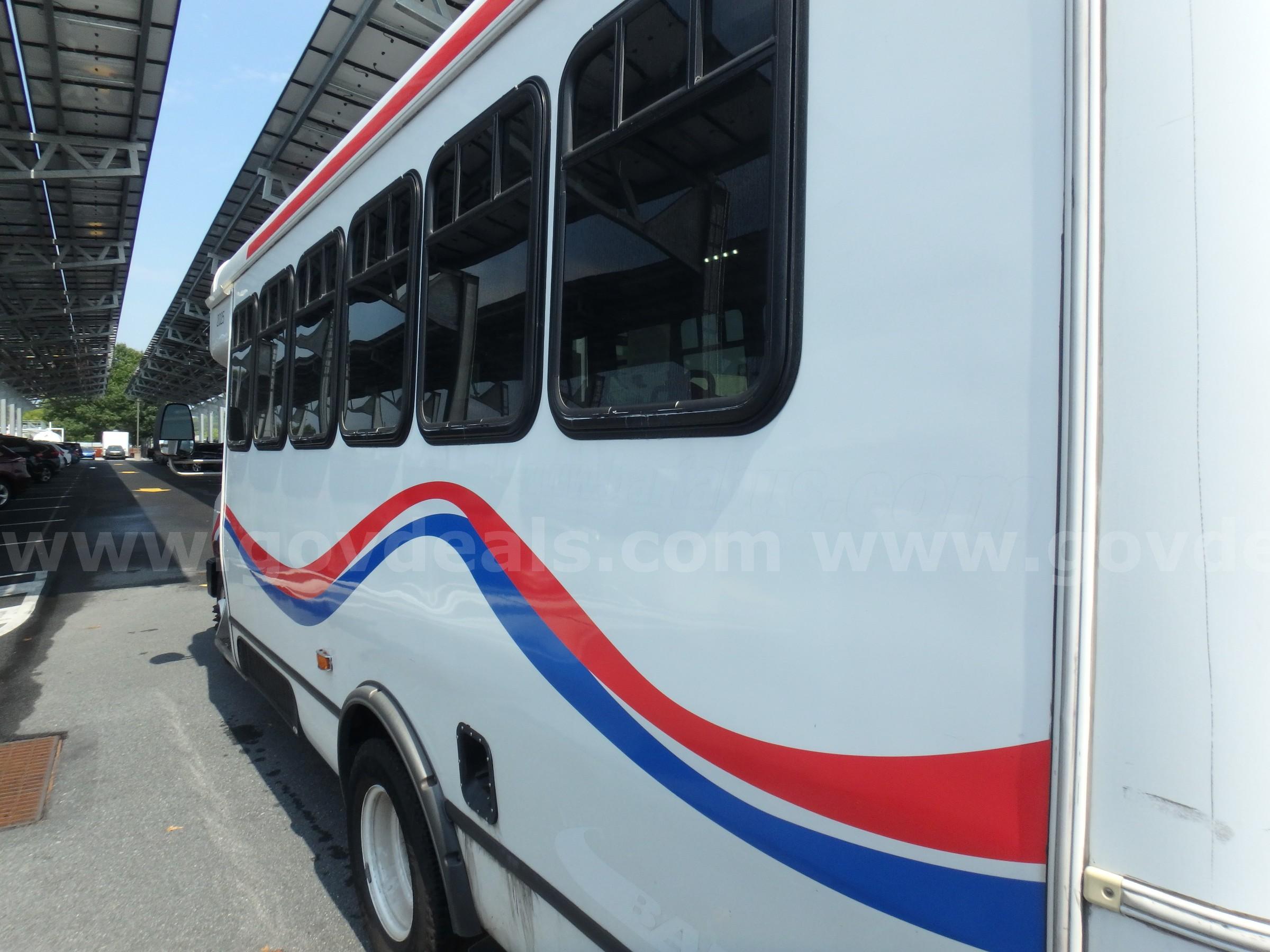2021 Ford Econoline E450 Cutaway Bus Unit # 2025 Ford E450 Government Surplus Auction - Photo #6
