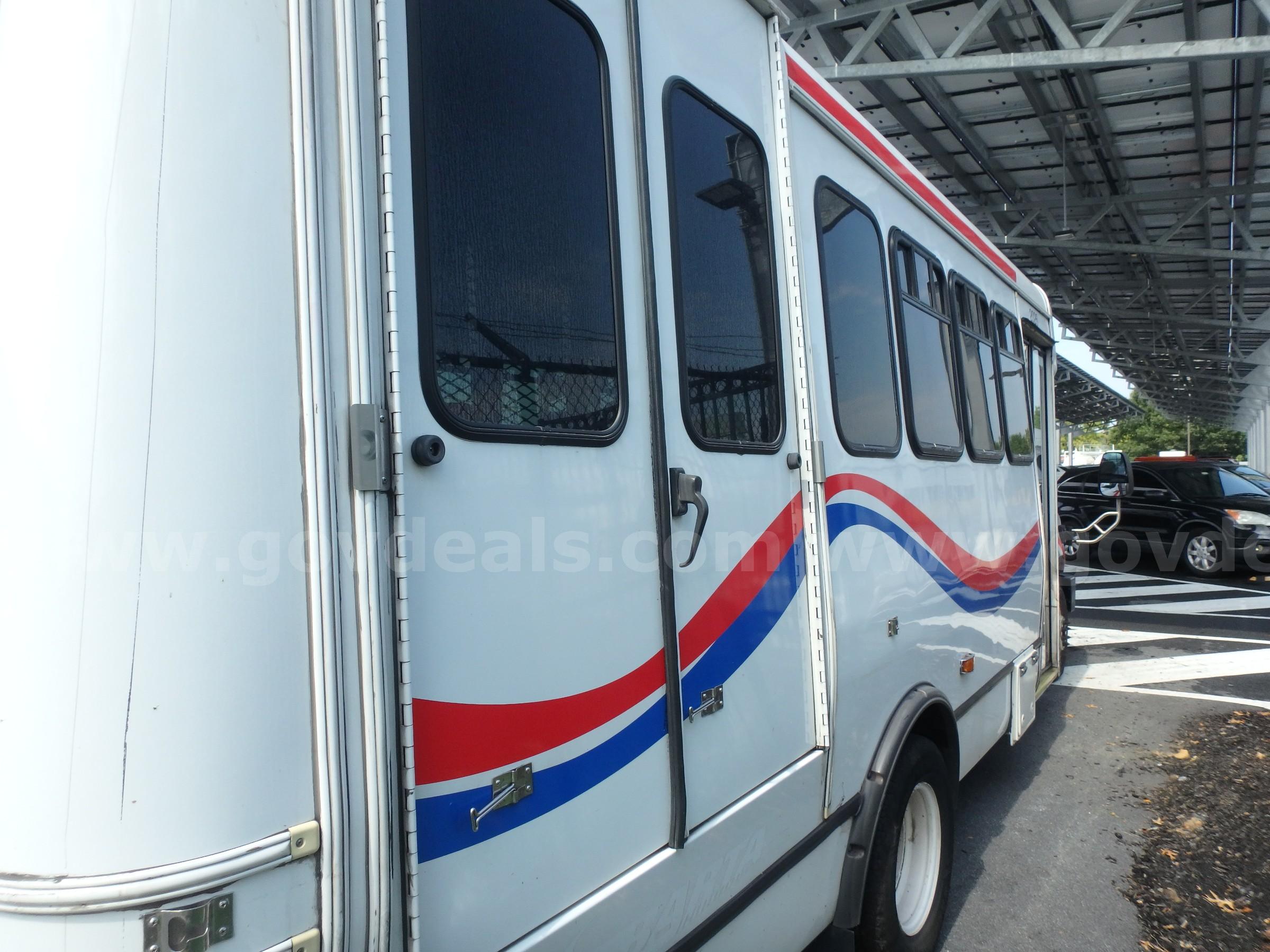 2021 Ford Econoline E450 Cutaway Bus Unit # 2026 Ford E450 Government Surplus Auction - Photo #3