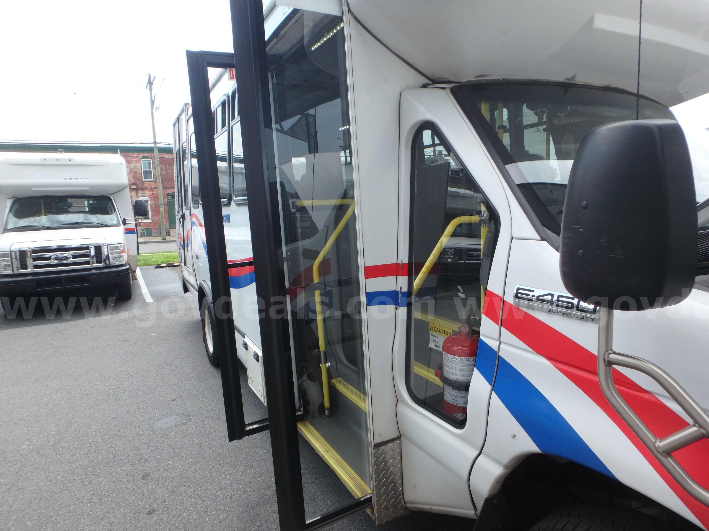 2021 Ford Econoline E450 Cutaway Bus Unit # 2030 Ford E450 Government Surplus Auction - Photo #5