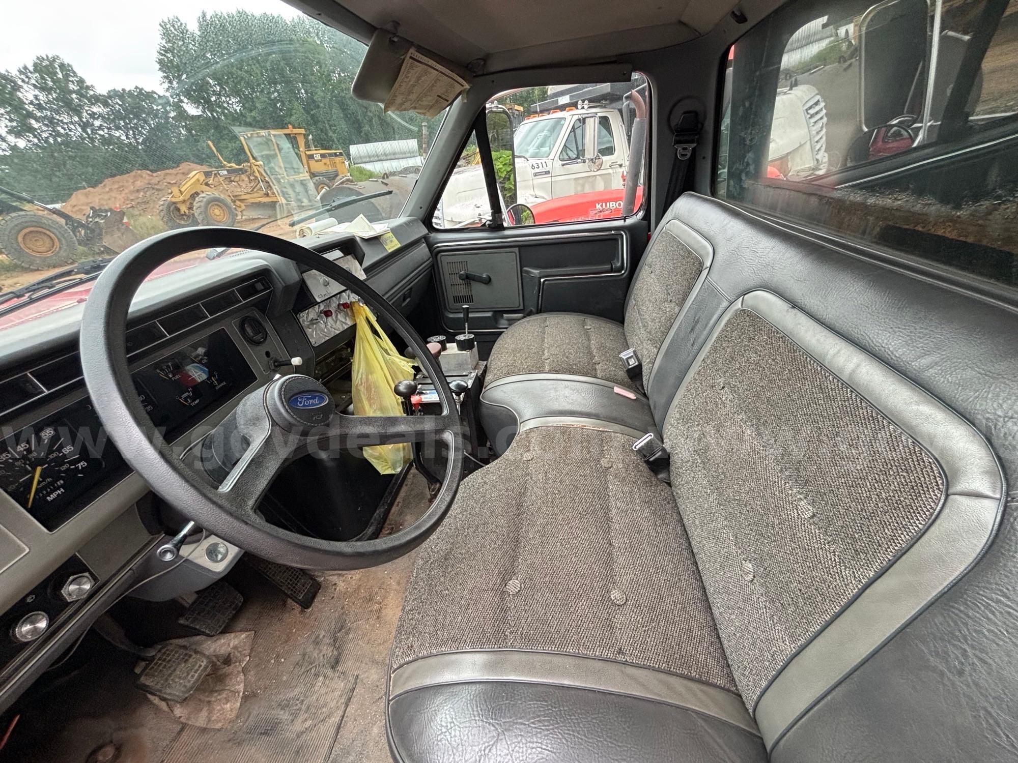 1990 Ford F800F Ford F800F Government Surplus Auction - Photo #5