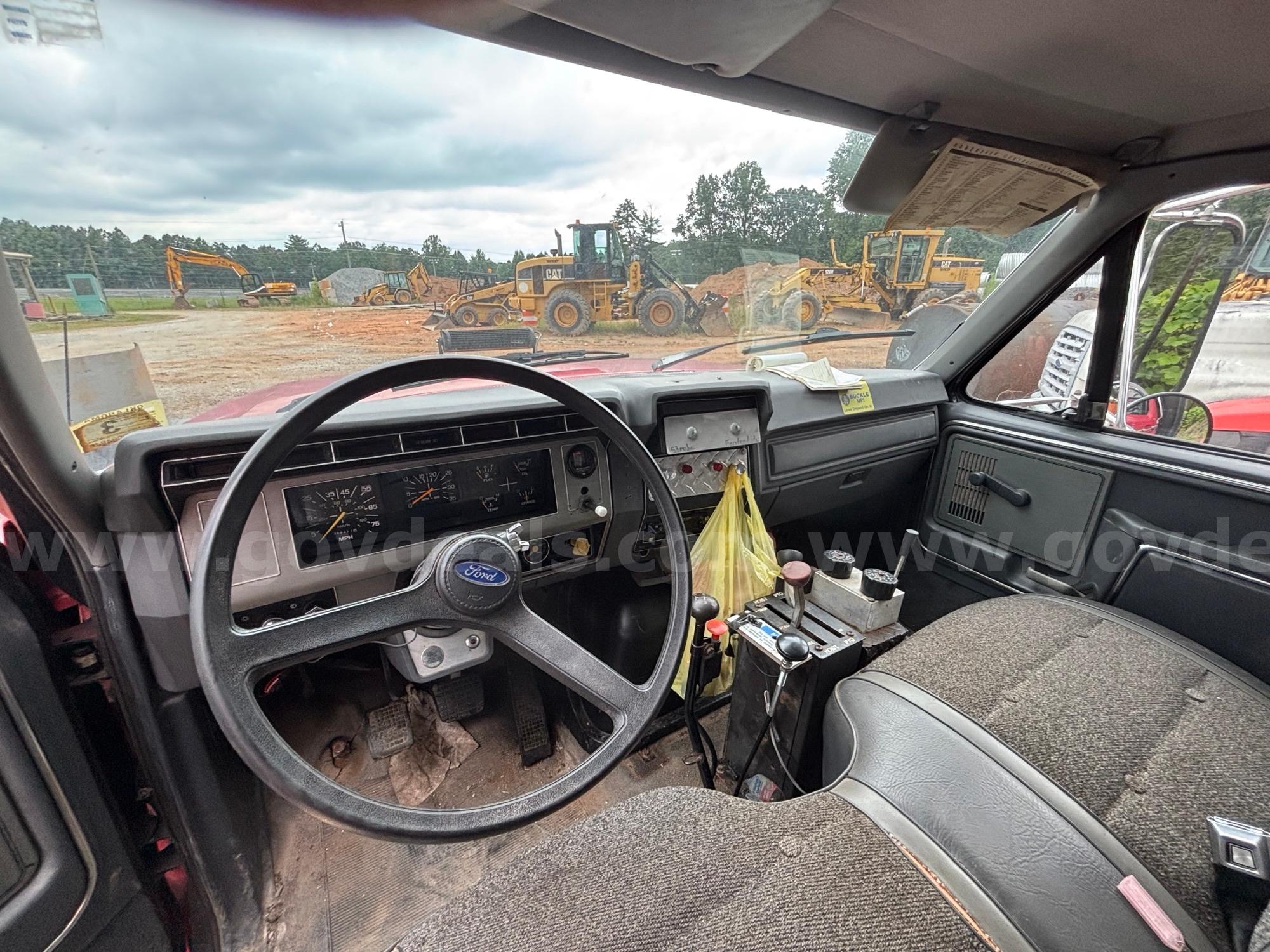 1990 Ford F800F Ford F800F Government Surplus Auction - Photo #6