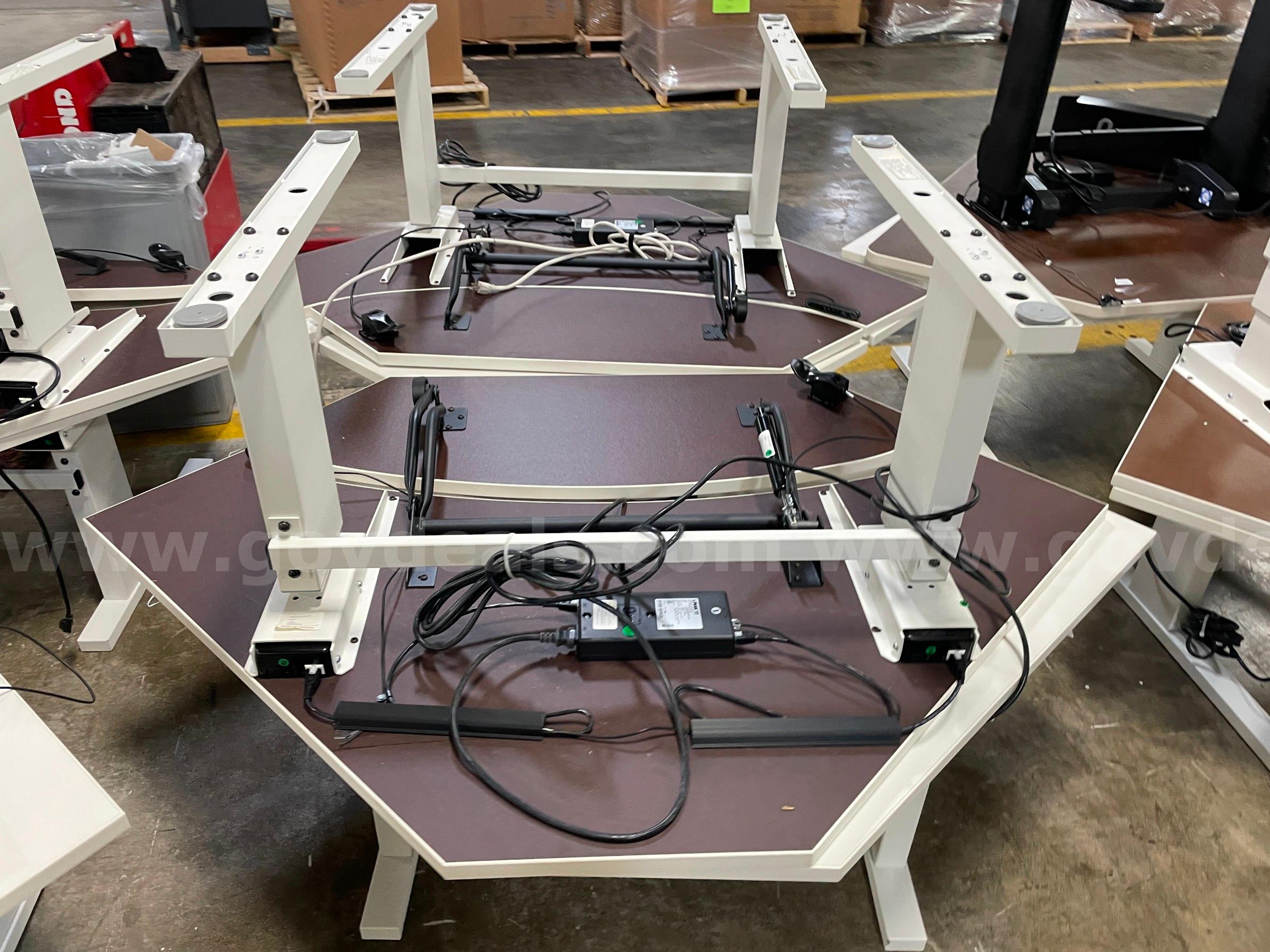 Large Lot of Sit-Stand Desks   Government Surplus Auction - Photo #4