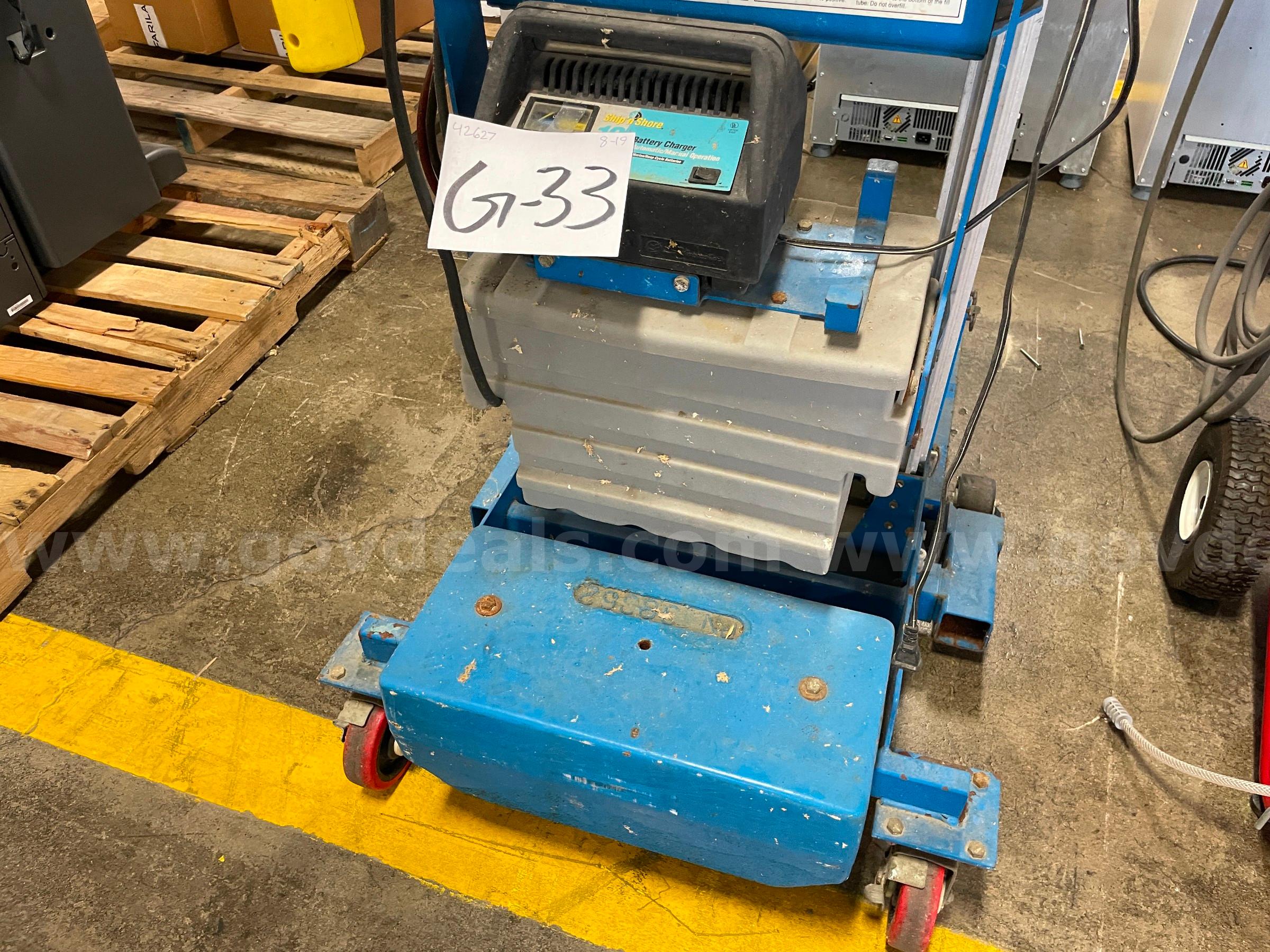 Genie Electric Material Handler Lift Genie  Government Surplus Auction - Photo #2