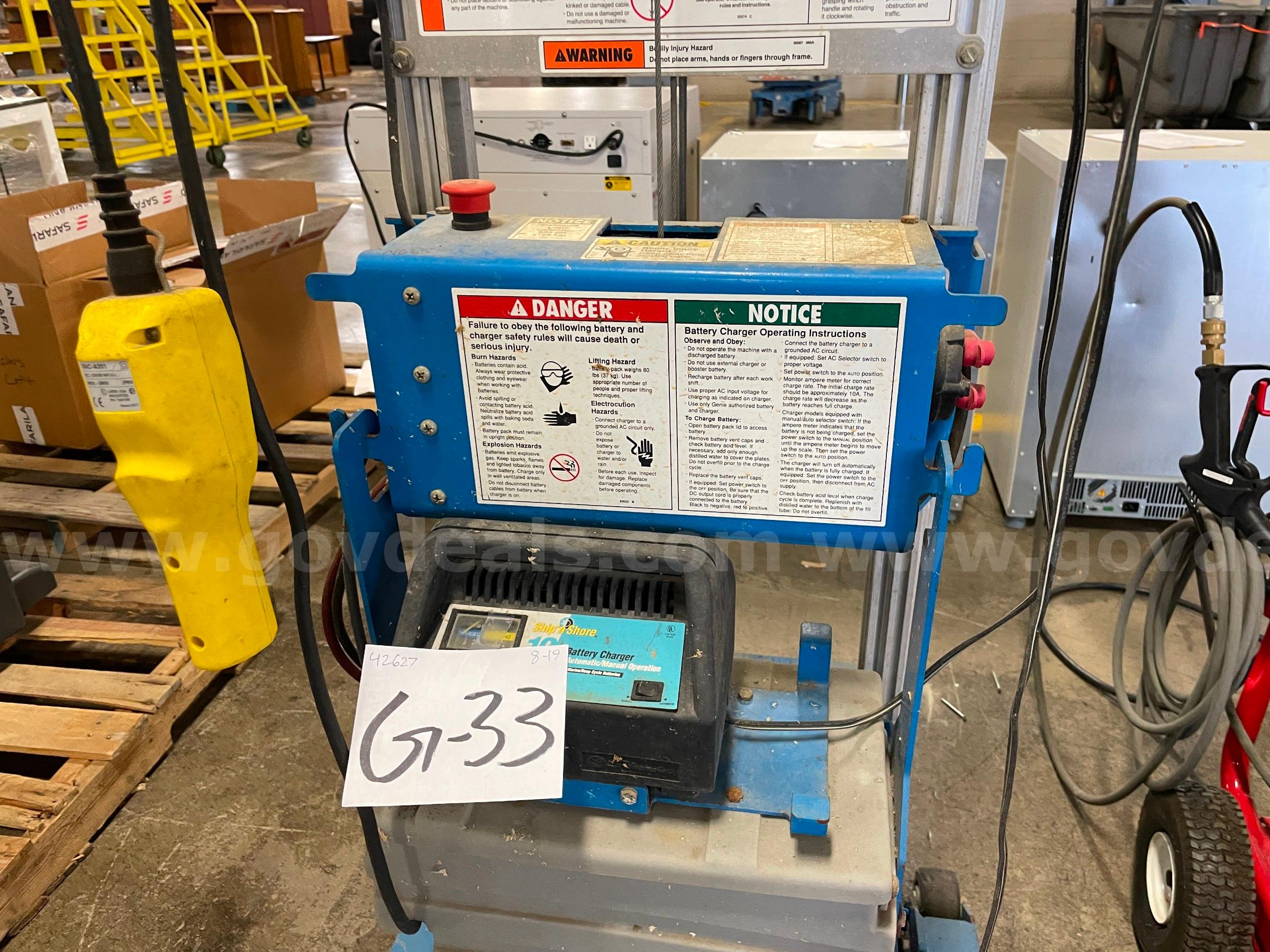 Genie Electric Material Handler Lift Genie  Government Surplus Auction - Photo #3