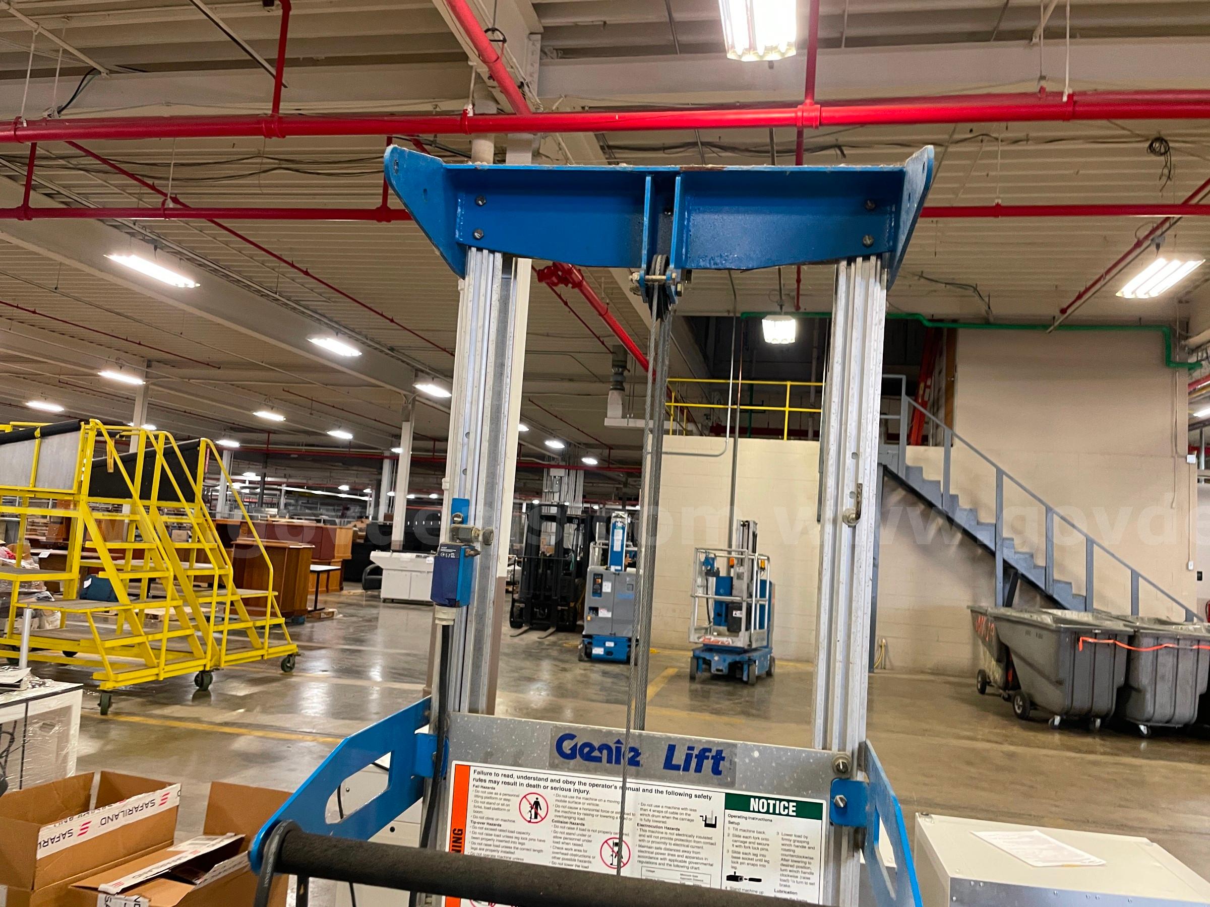 Genie Electric Material Handler Lift Genie  Government Surplus Auction - Photo #4