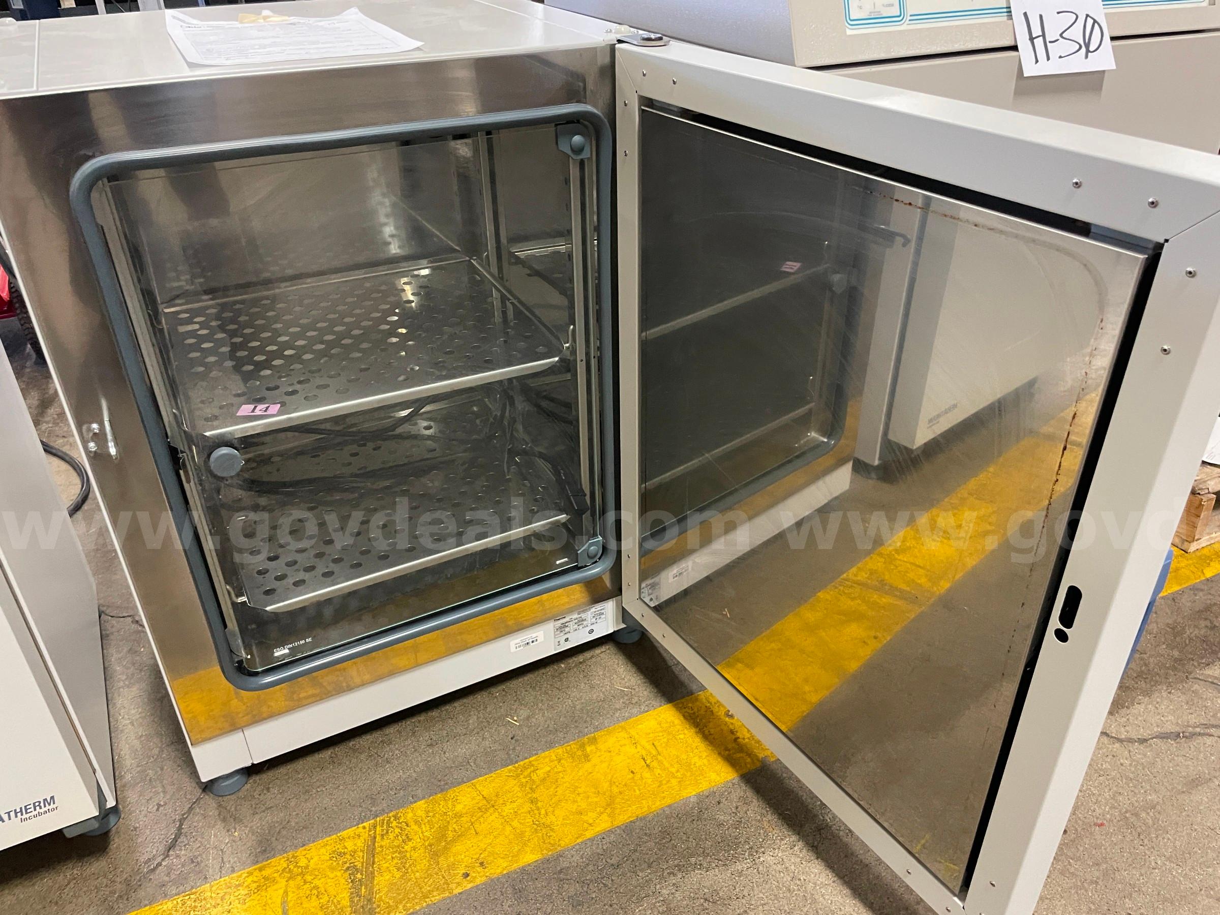 Thermo Scientific HeraTherm Incubator   Government Surplus Auction - Photo #4