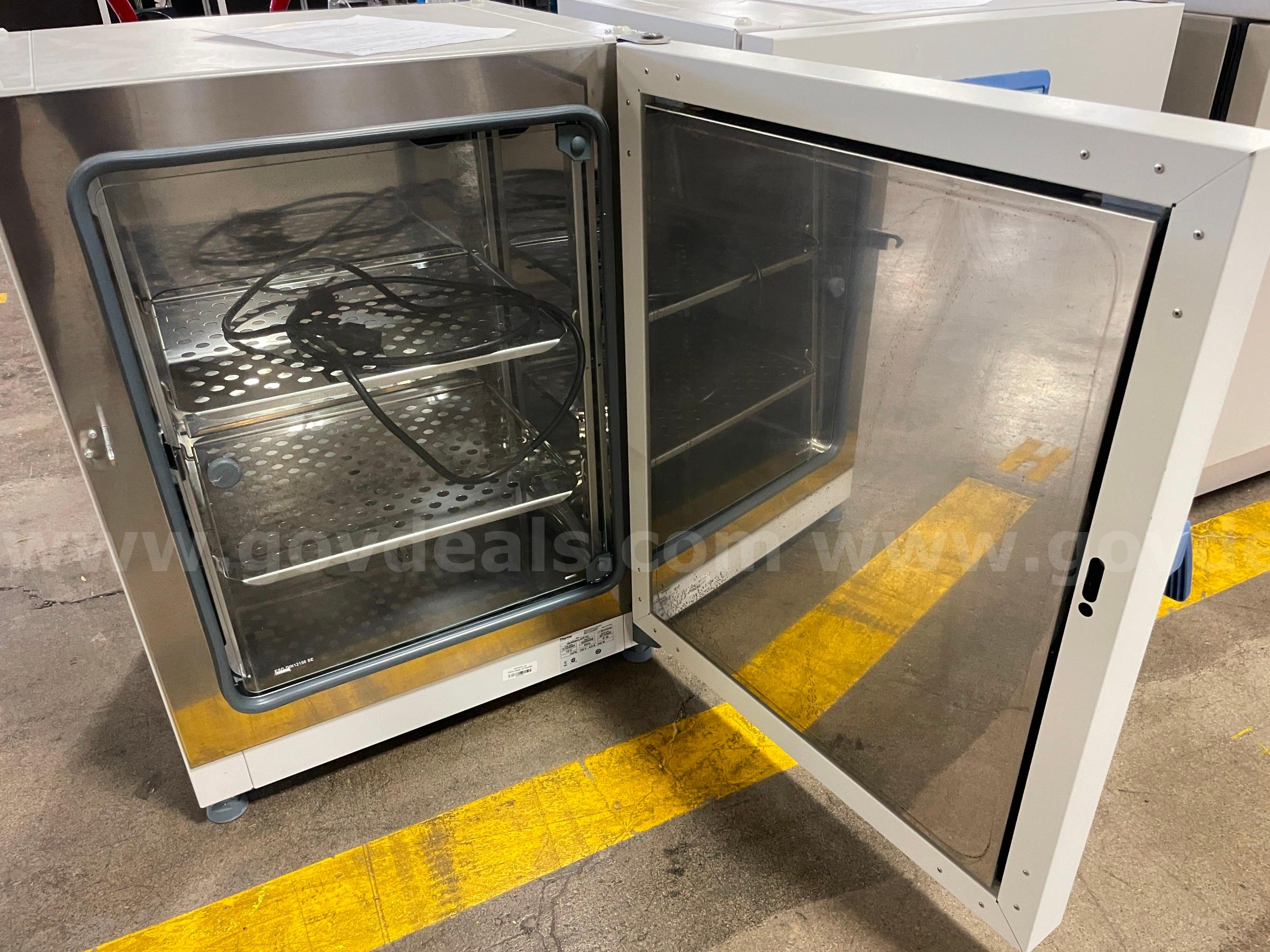 Thermo Scientific HeraTherm Incubator   Government Surplus Auction - Photo #4