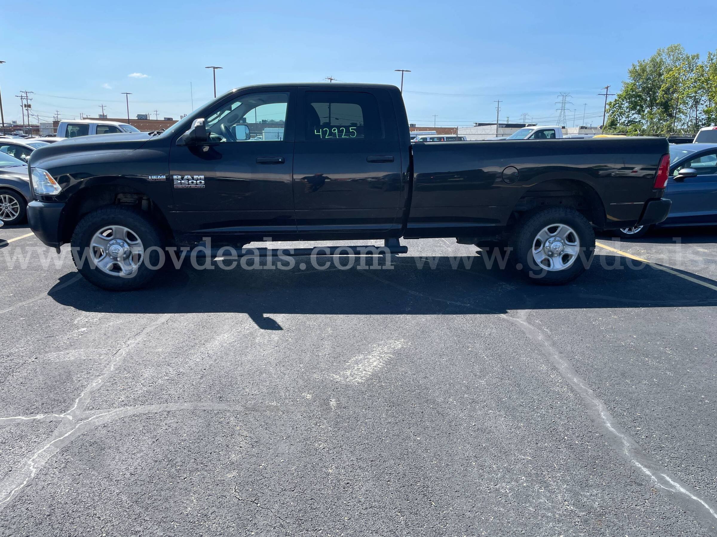 2018 RAM 2500 4WD CREW CAB PICKUP 4-DR 5.7L V8 RAM RAM 2500 Government Surplus Auction - Photo #2