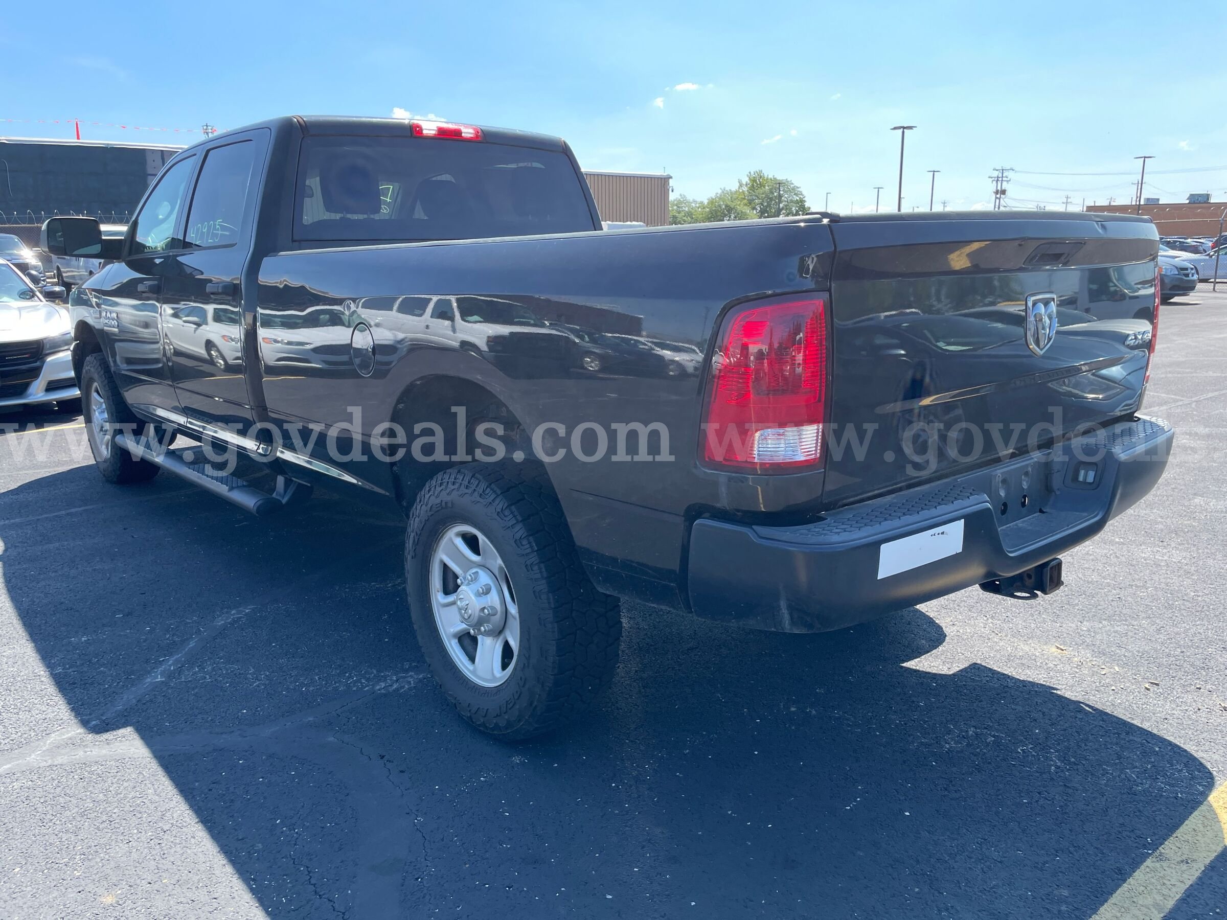 2018 RAM 2500 4WD CREW CAB PICKUP 4-DR 5.7L V8 RAM RAM 2500 Government Surplus Auction - Photo #3