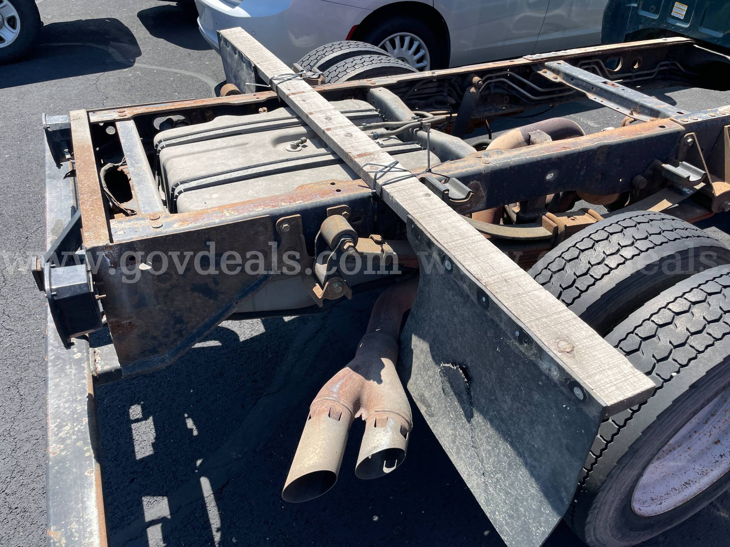 2009 Ford F-550 XL SD 4WD EXT CAB CHASSIS 6.4L V8 TURBO DIESEL **LOW MILES** Ford F-550 Government Surplus Auction - Photo #6