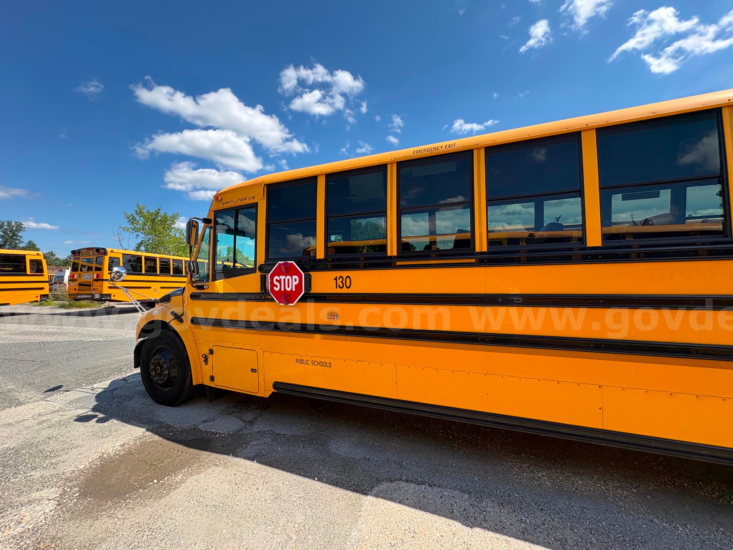 2015 Freightliner B2 Bus Chassis Freightliner B2 Bus Chassis Government Surplus Auction - Photo #4