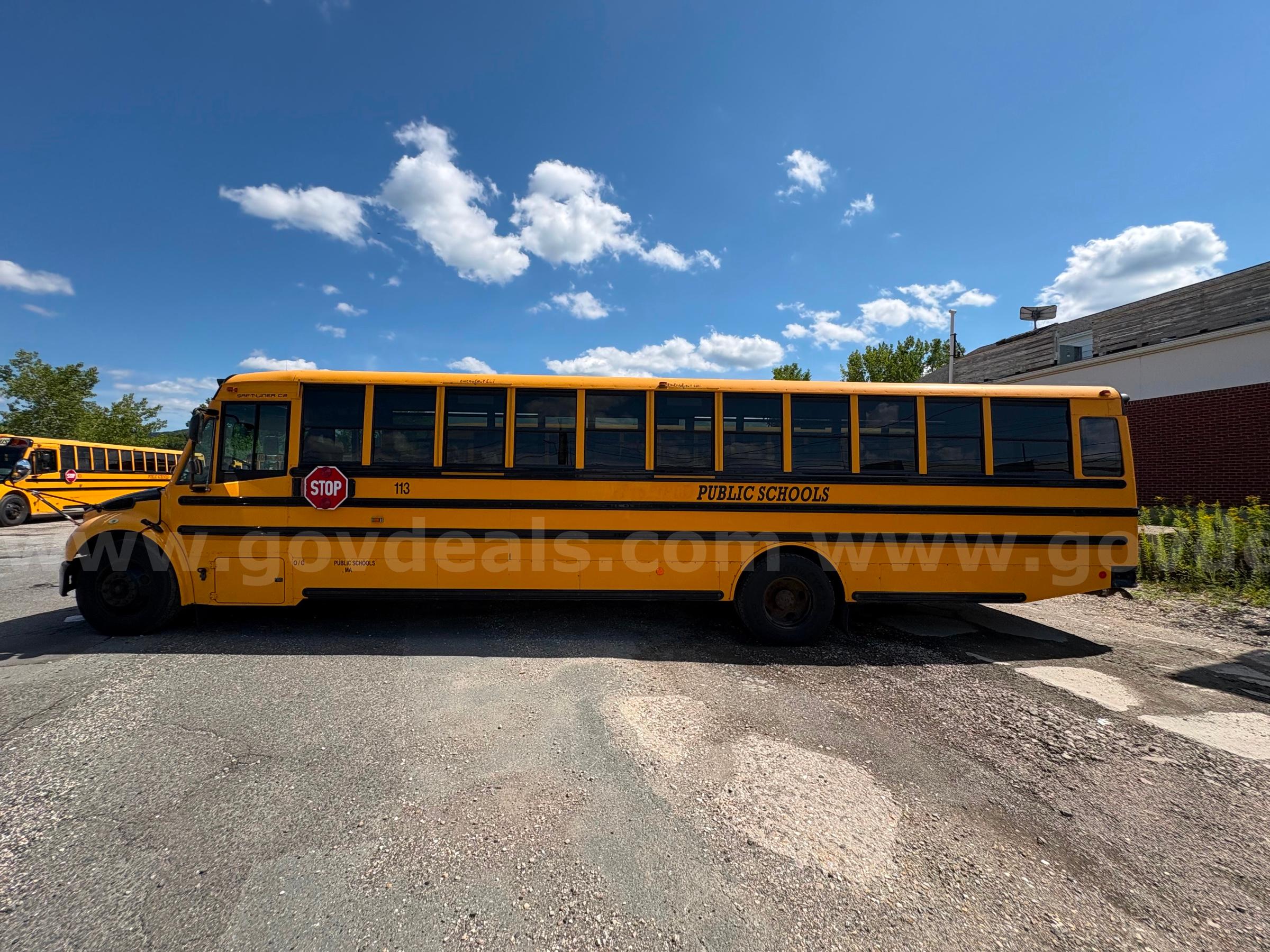 2015 Freightliner B2 Bus Chassis Freightliner B2 Bus Chassis Government Surplus Auction - Photo #2