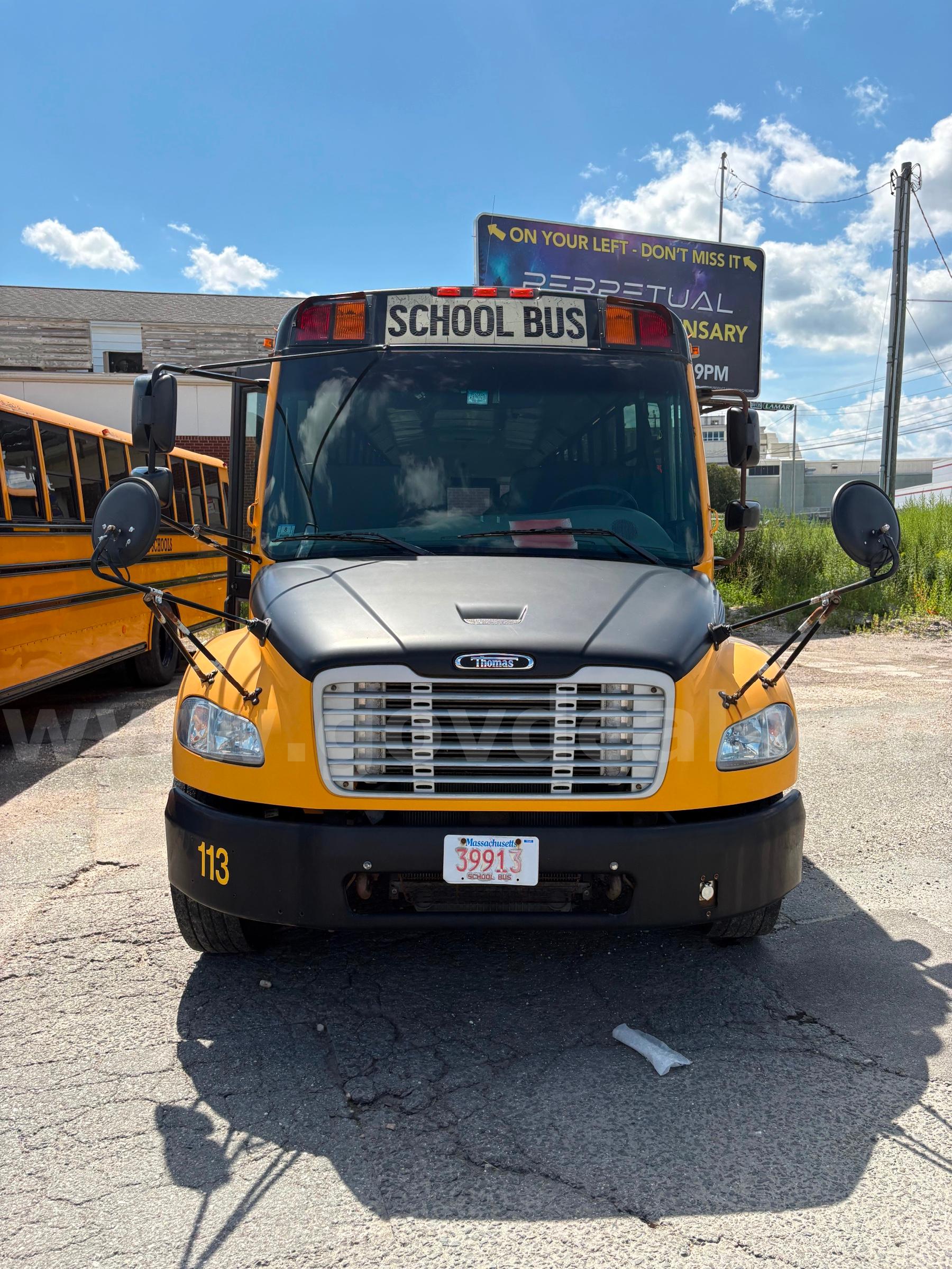 2015 Freightliner B2 Bus Chassis Freightliner B2 Bus Chassis Government Surplus Auction - Photo #3