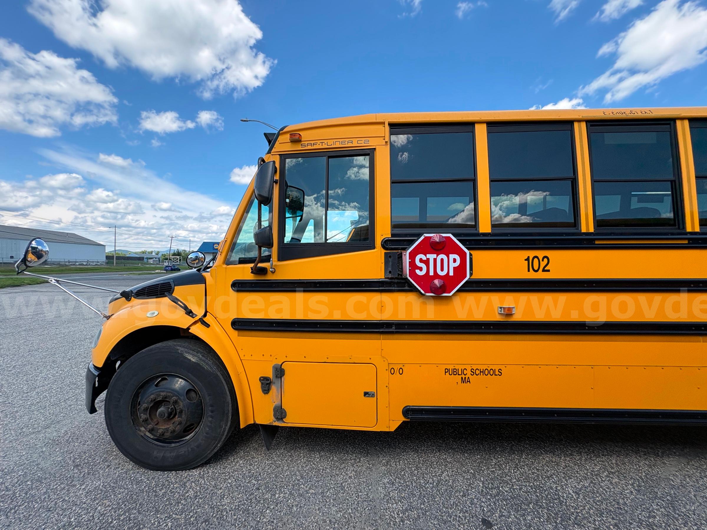 2015 Freightliner B2 Bus Chassis Freightliner B2 Bus Chassis Government Surplus Auction - Photo #3