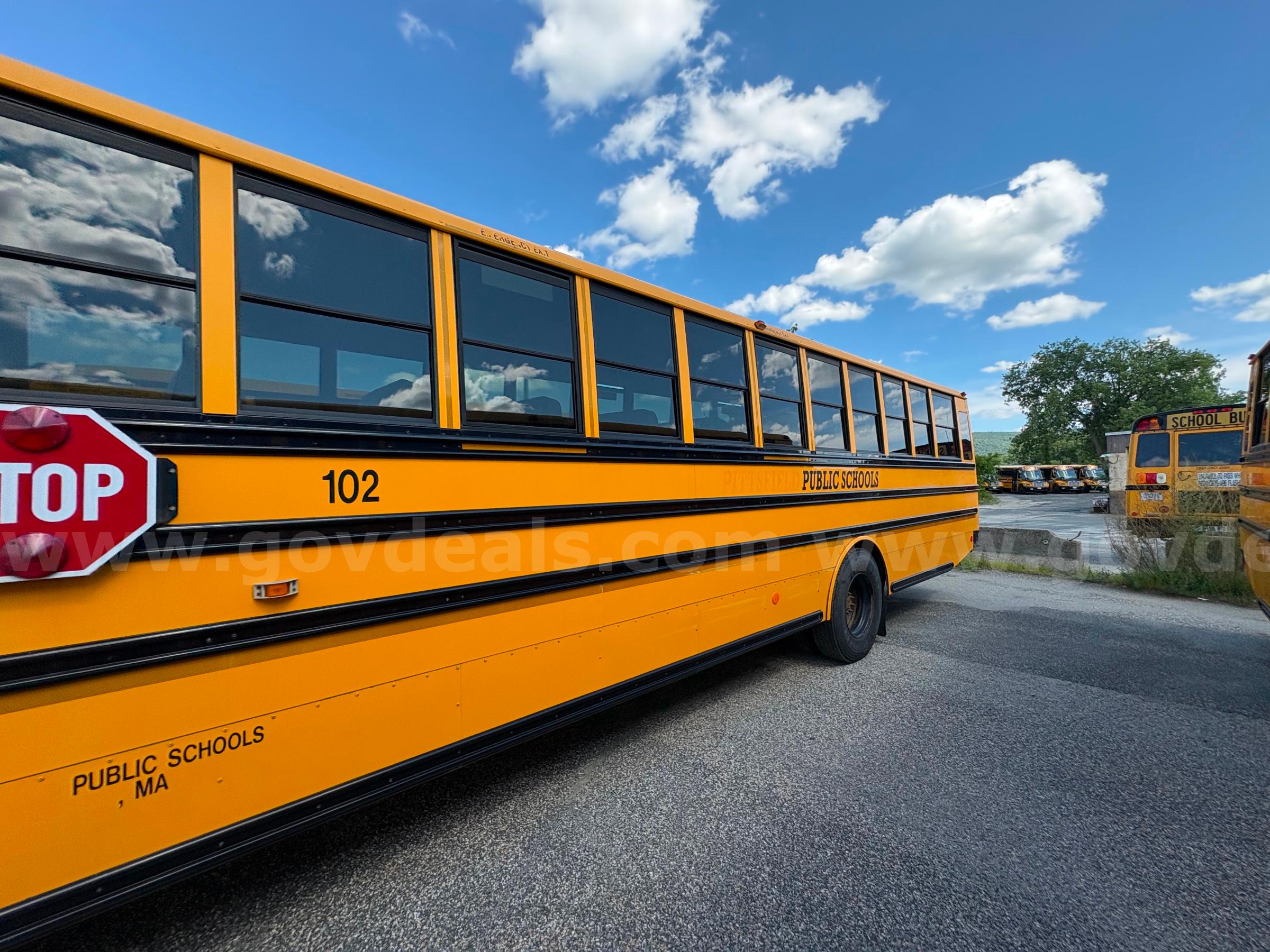 2015 Freightliner B2 Bus Chassis Freightliner B2 Bus Chassis Government Surplus Auction - Photo #4